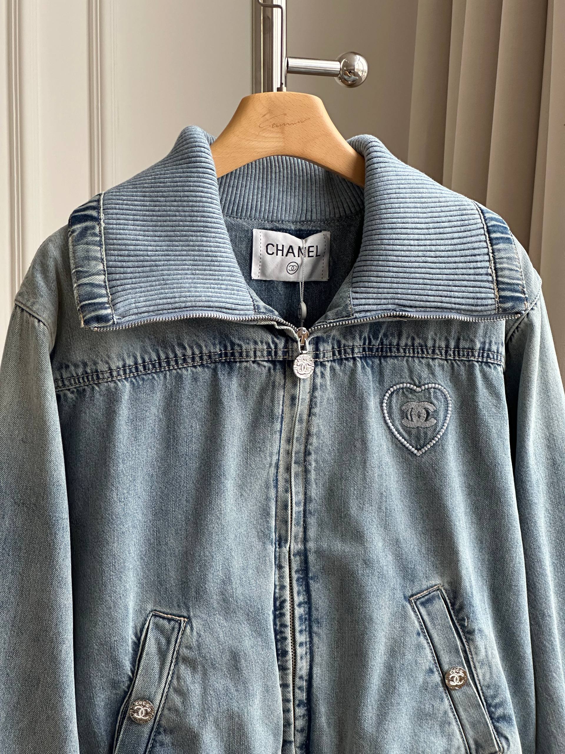 Chanel Heart CC Embroidery Rib Collar Washed Denim Jacket