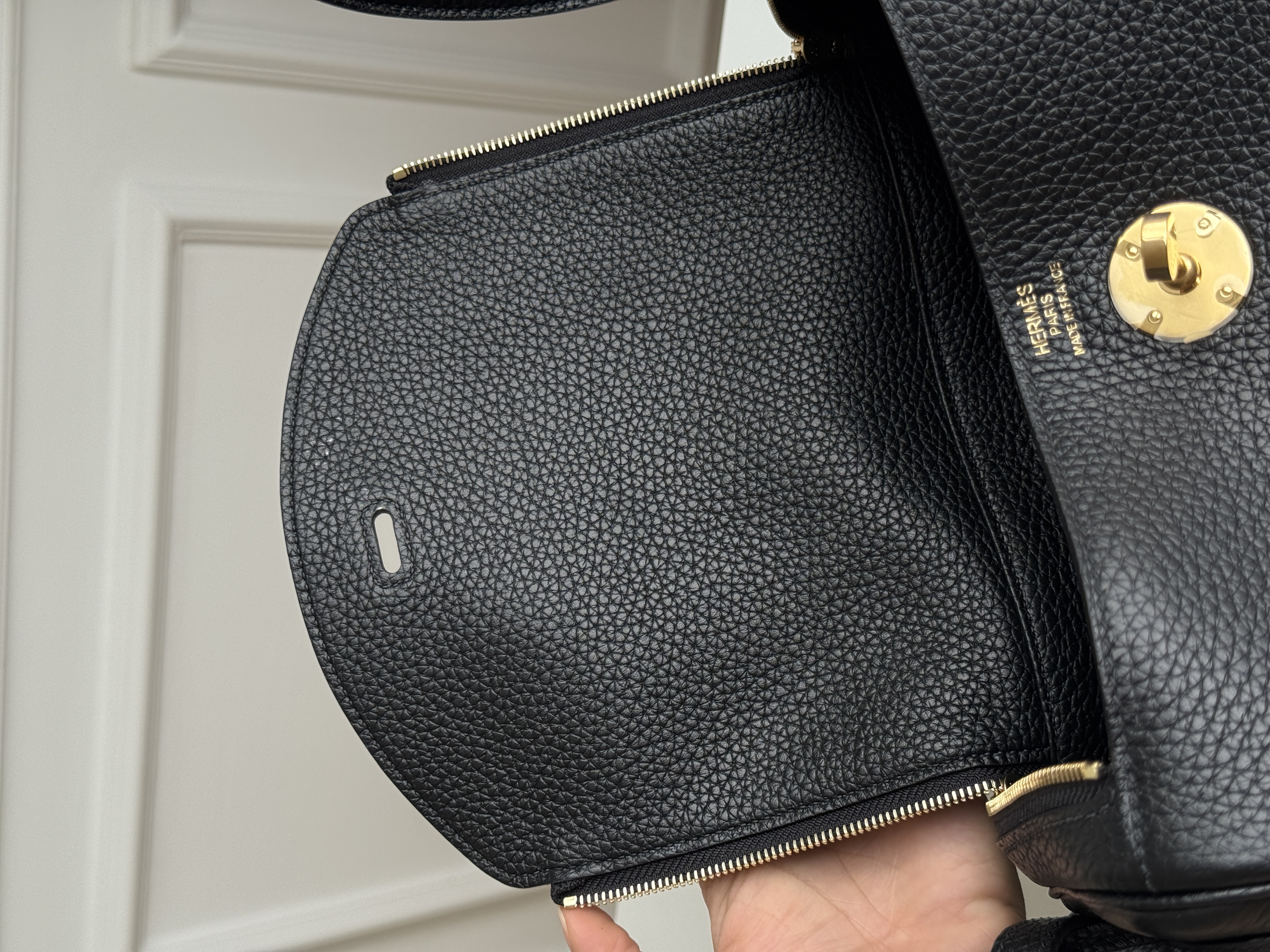 Black & Gold Icon | Hermès Lindy 26 Bag
