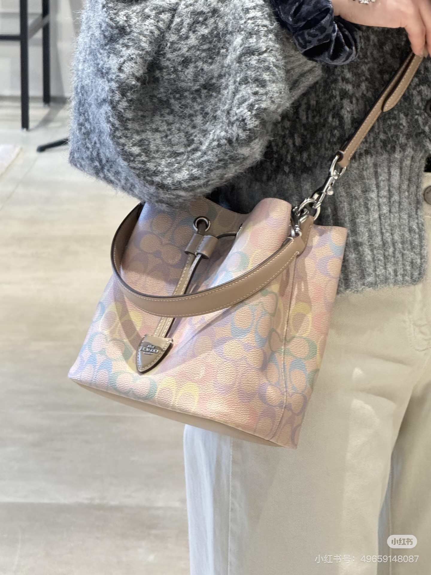 Women Handbag CEL14 CDY21 CBH06 CBH07 CDA92 CEA23 ROWAN BUCKET BAG IN PRETTY SIGNATURE CANVAS