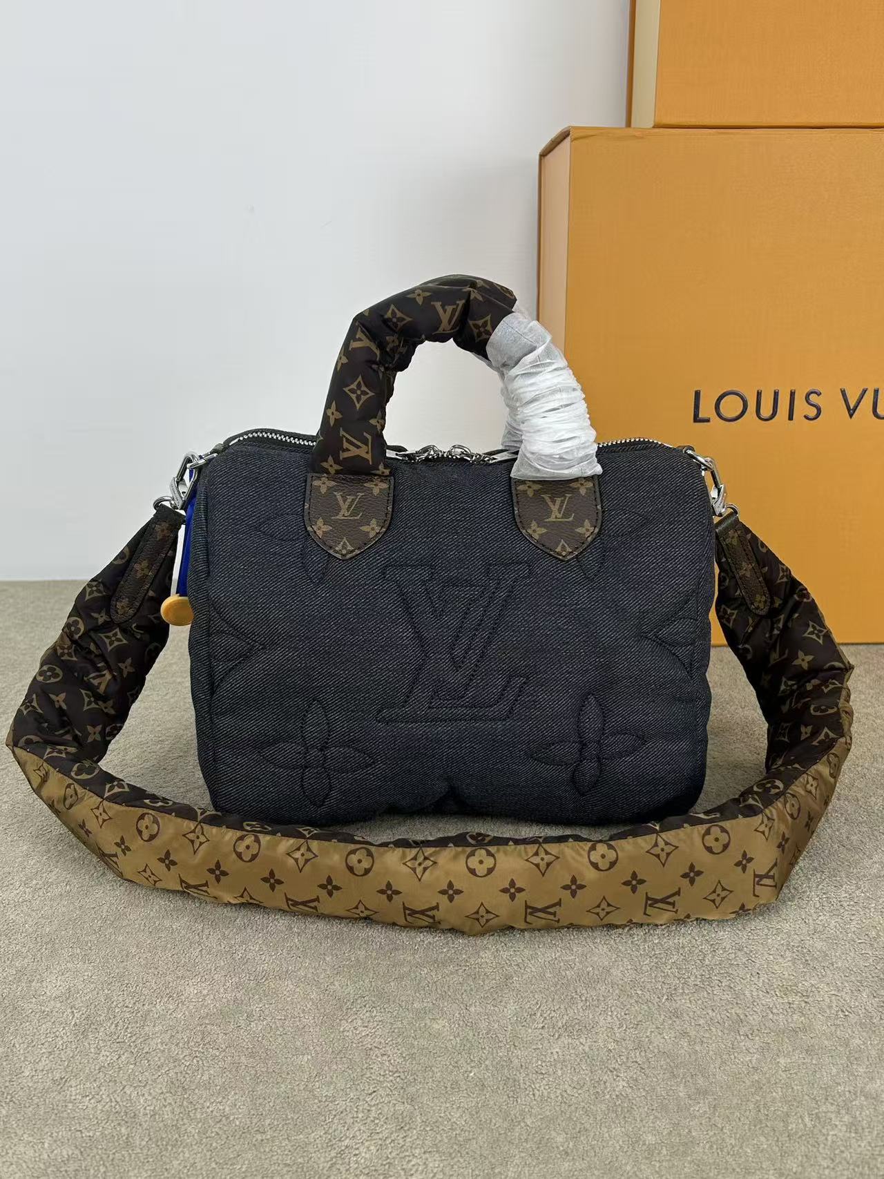 Lv Niuzi Bu Down Jacket
