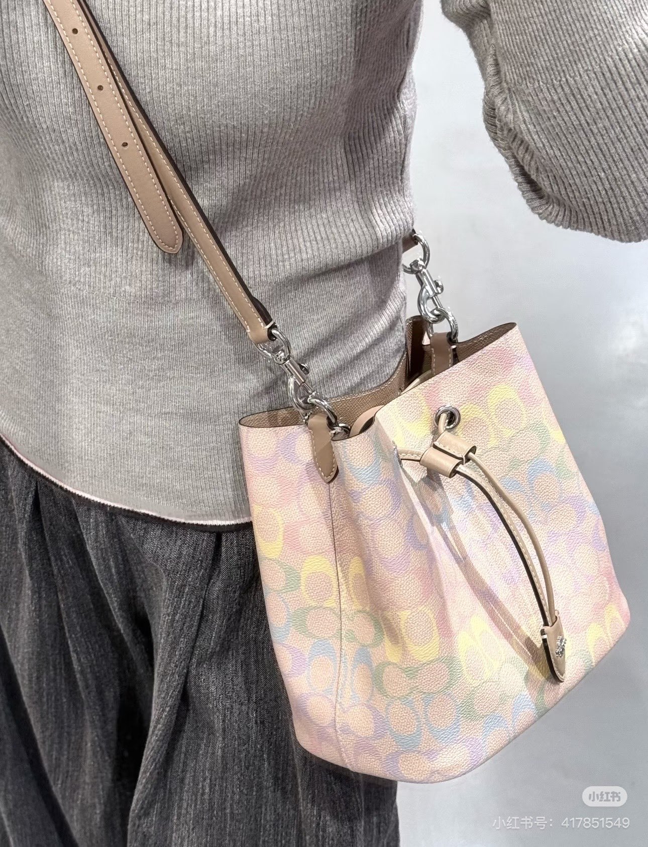 Women Handbag CEL14 CDY21 CBH06 CBH07 CDA92 CEA23 ROWAN BUCKET BAG IN PRETTY SIGNATURE CANVAS
