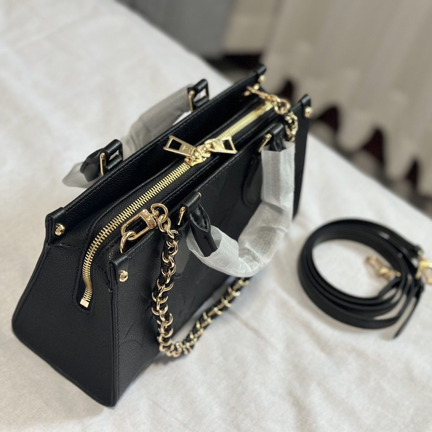 ONTHEGO EAST WEST BLACK MONOGRAM 25X14CM