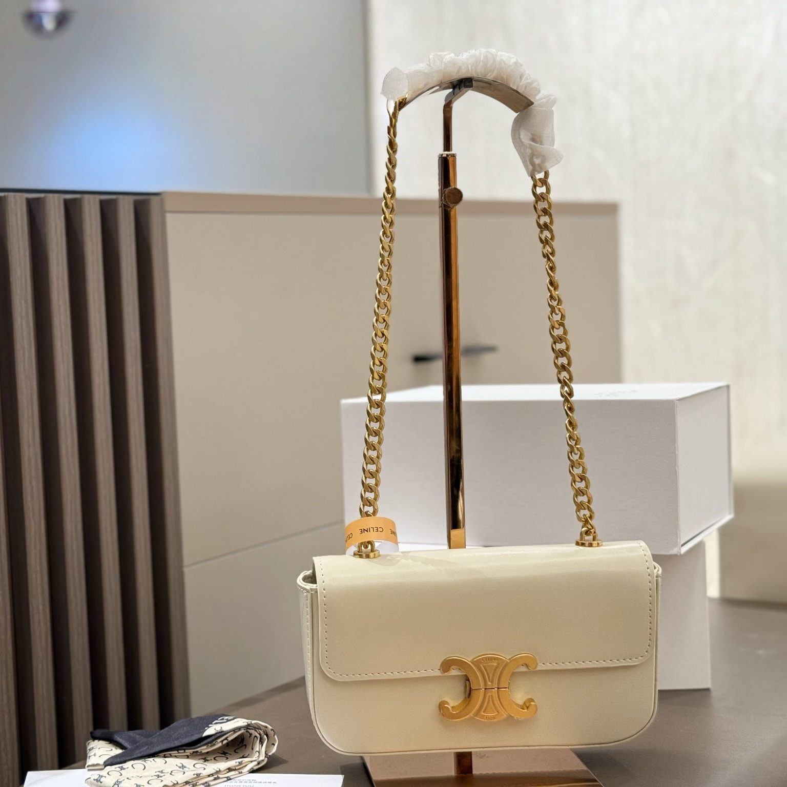 CHAIN SHOULDER BAG