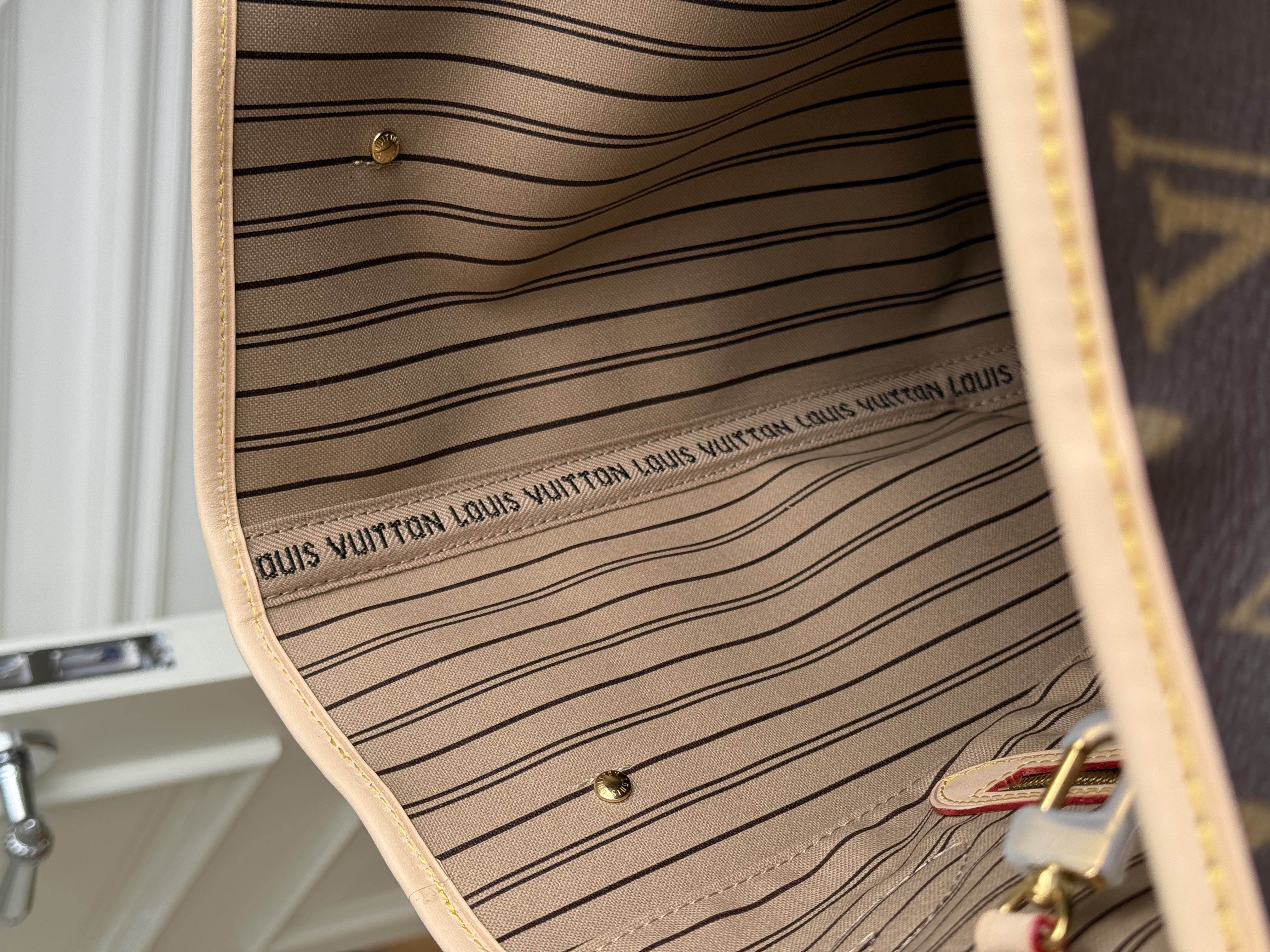 Louis Vuitton Neverfull MM Monogram Tote Bag