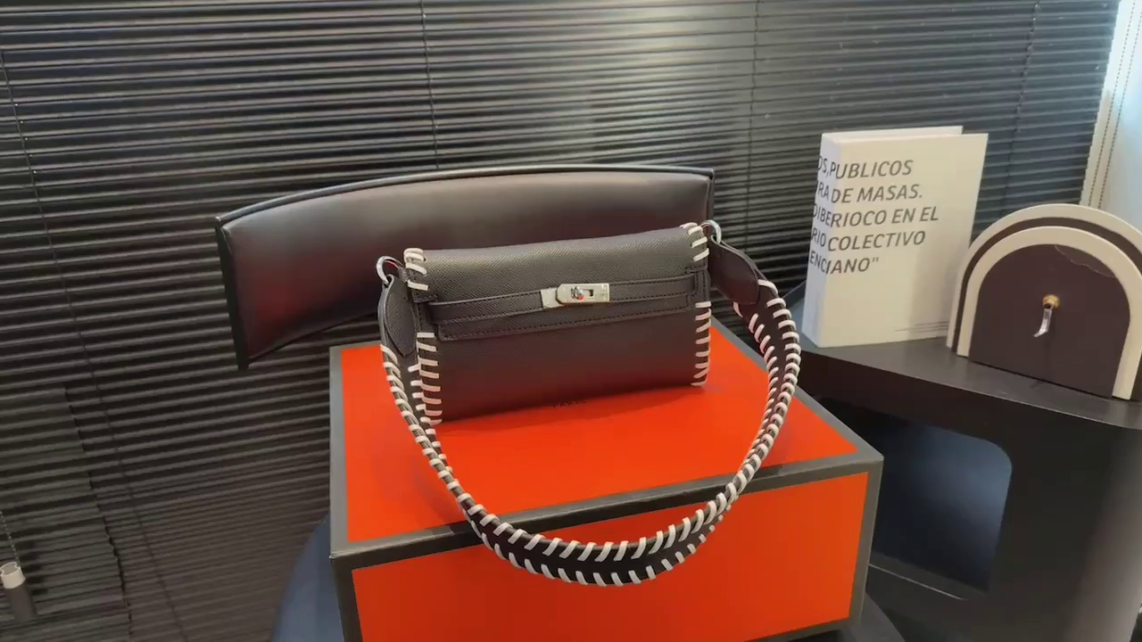 Hermès Kelly To Go Handbag in Elephant Gray