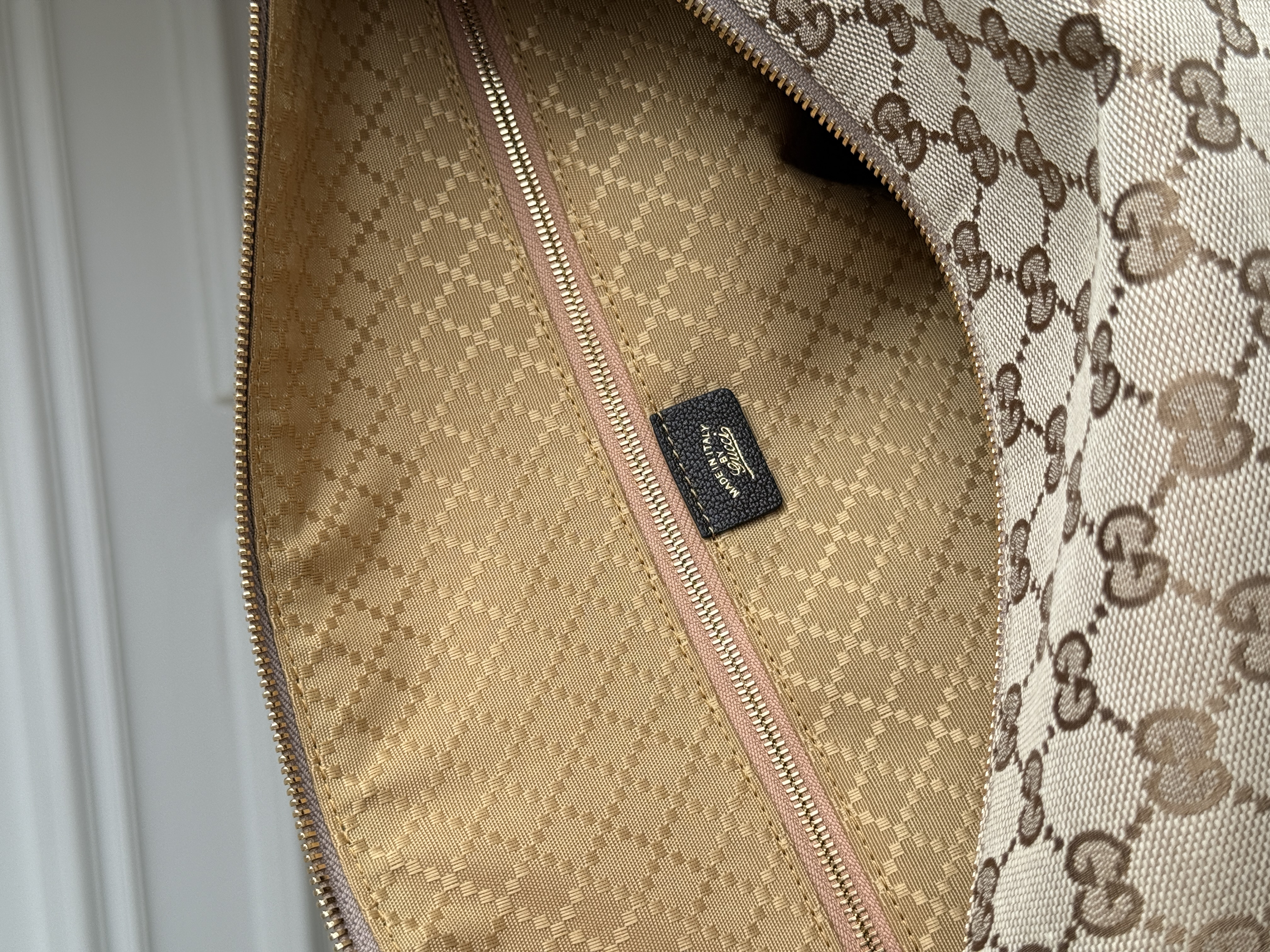 Gucci GG Supreme Canvas Hobo Underarm Tote Bag