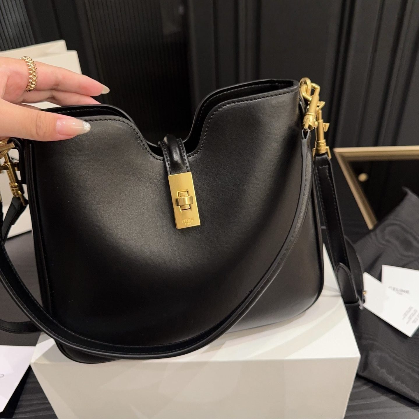 CAMILLE 16 SOFT BAG IN SMOOTHCALFSKIN