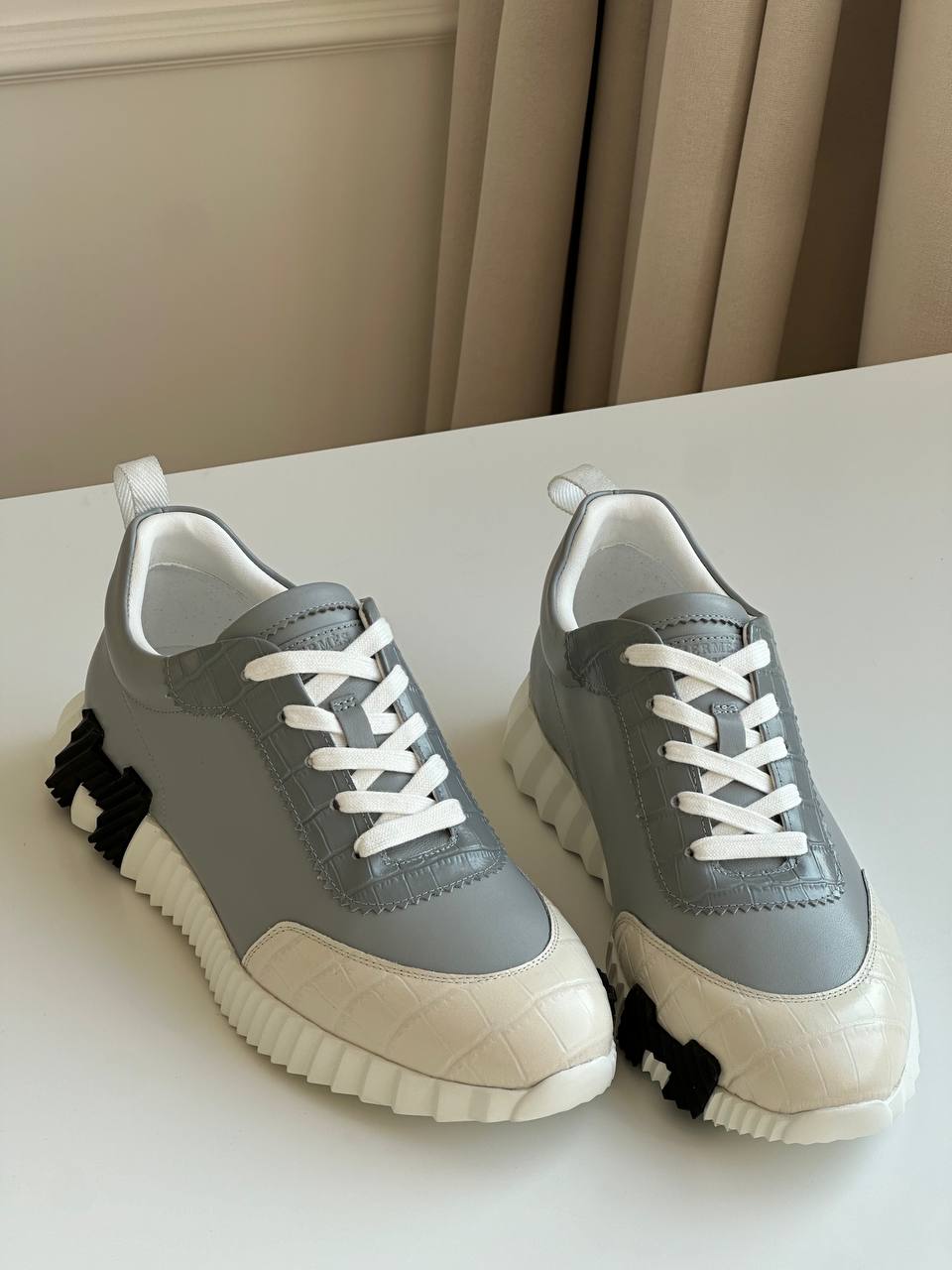 Grey & Cream Croc Embossed Leather Gear Sole Lace-Up Casual Sneakers