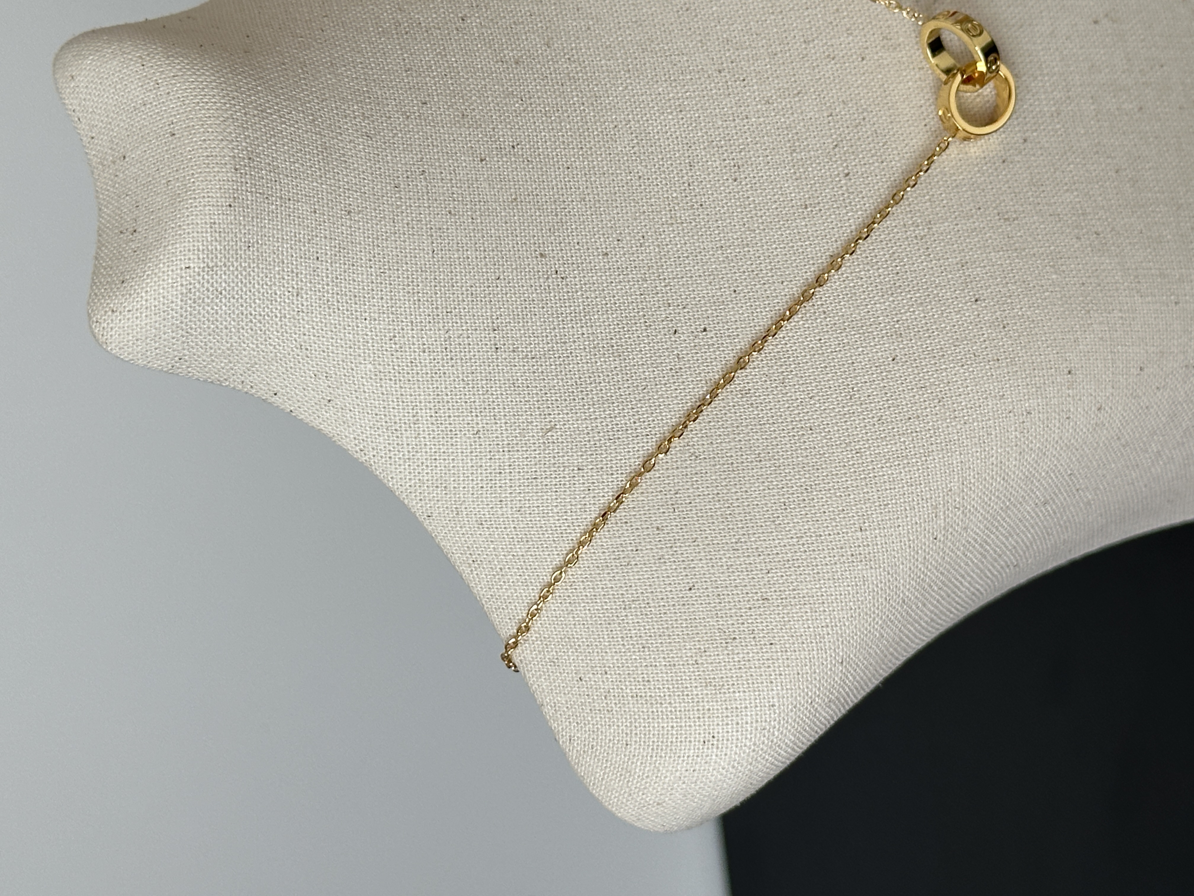 Interlocking Double Rings Gold Clavicle Necklace