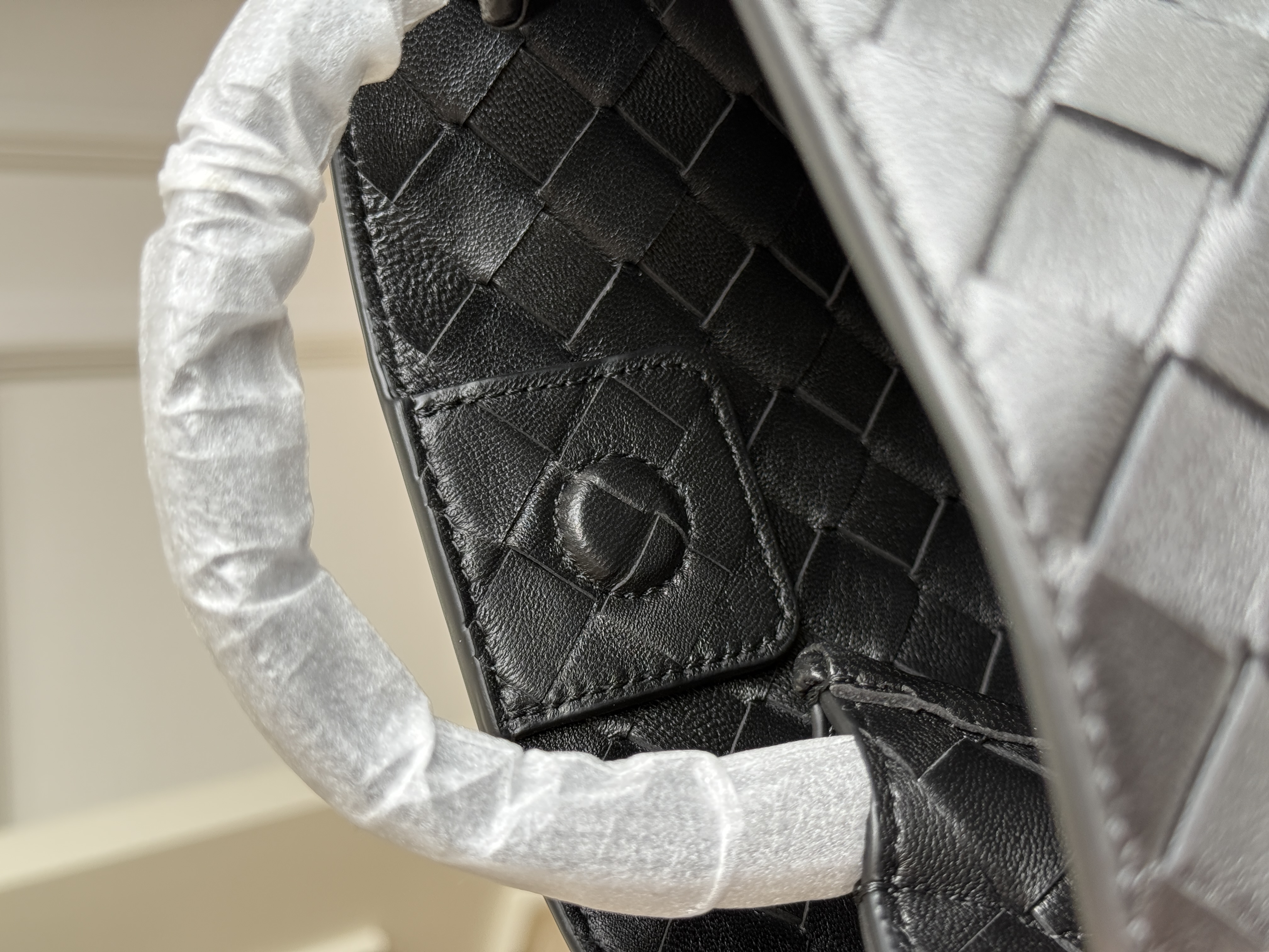 Bottega Veneta Andiamo Small Intrecciato Tote Bag