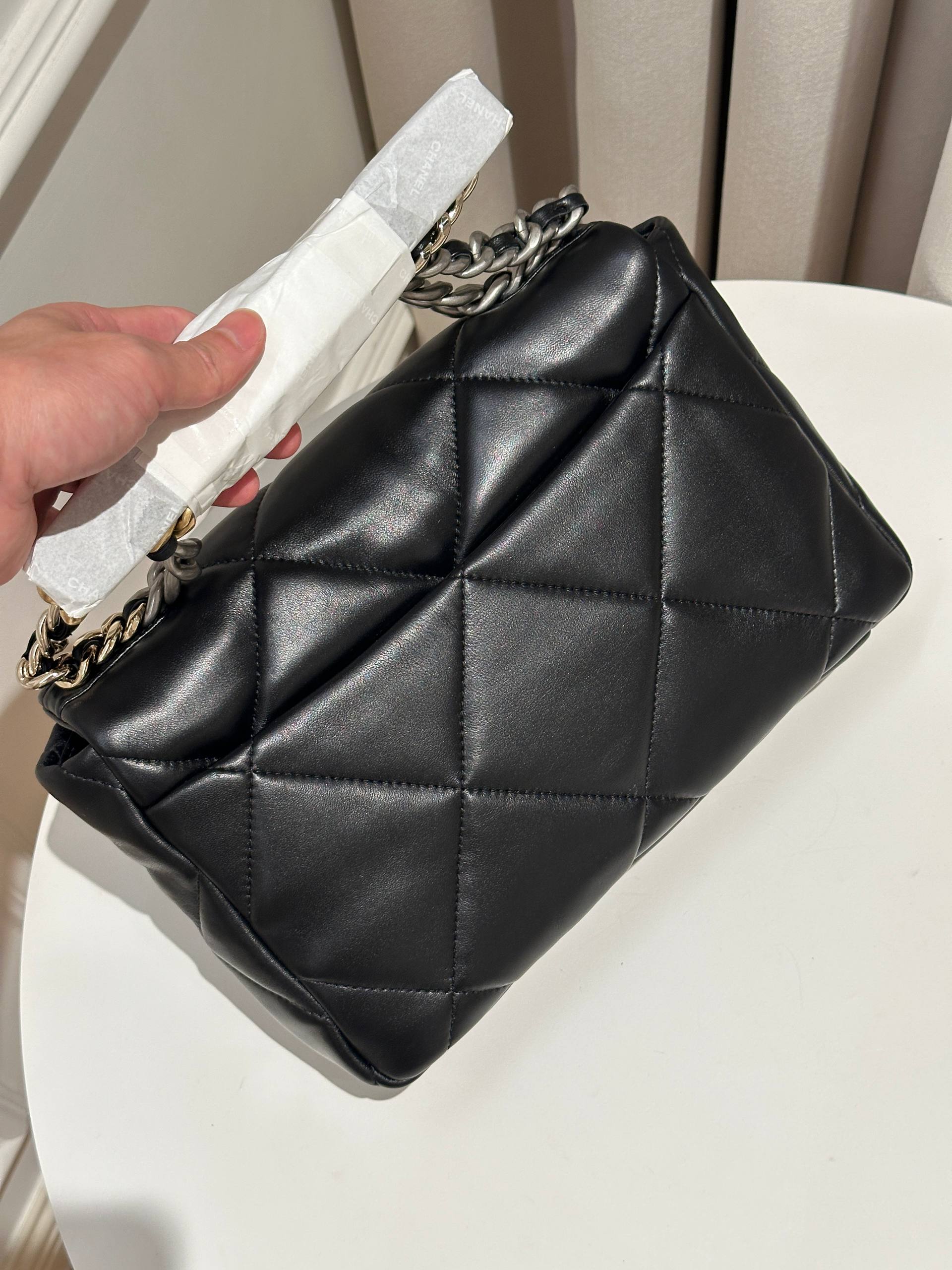 CHANEL 19 Handbag, Shiny Lambskin, Black