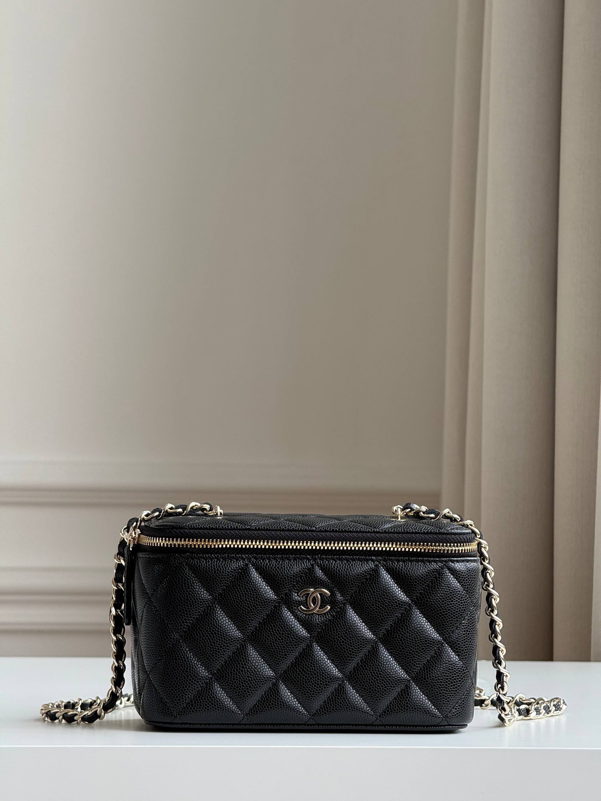 Classic Caviar Quilted Rectangular Chain Makeup Bag of Chanel