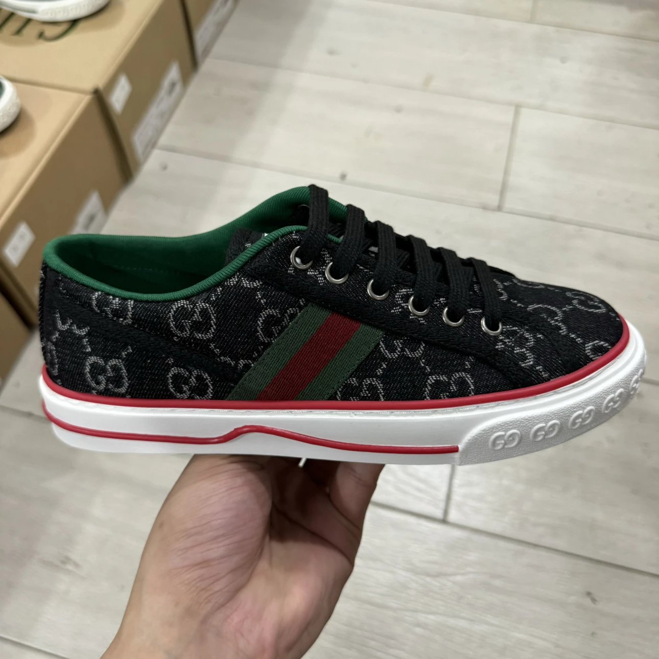 gucci black Classical letters low shoes