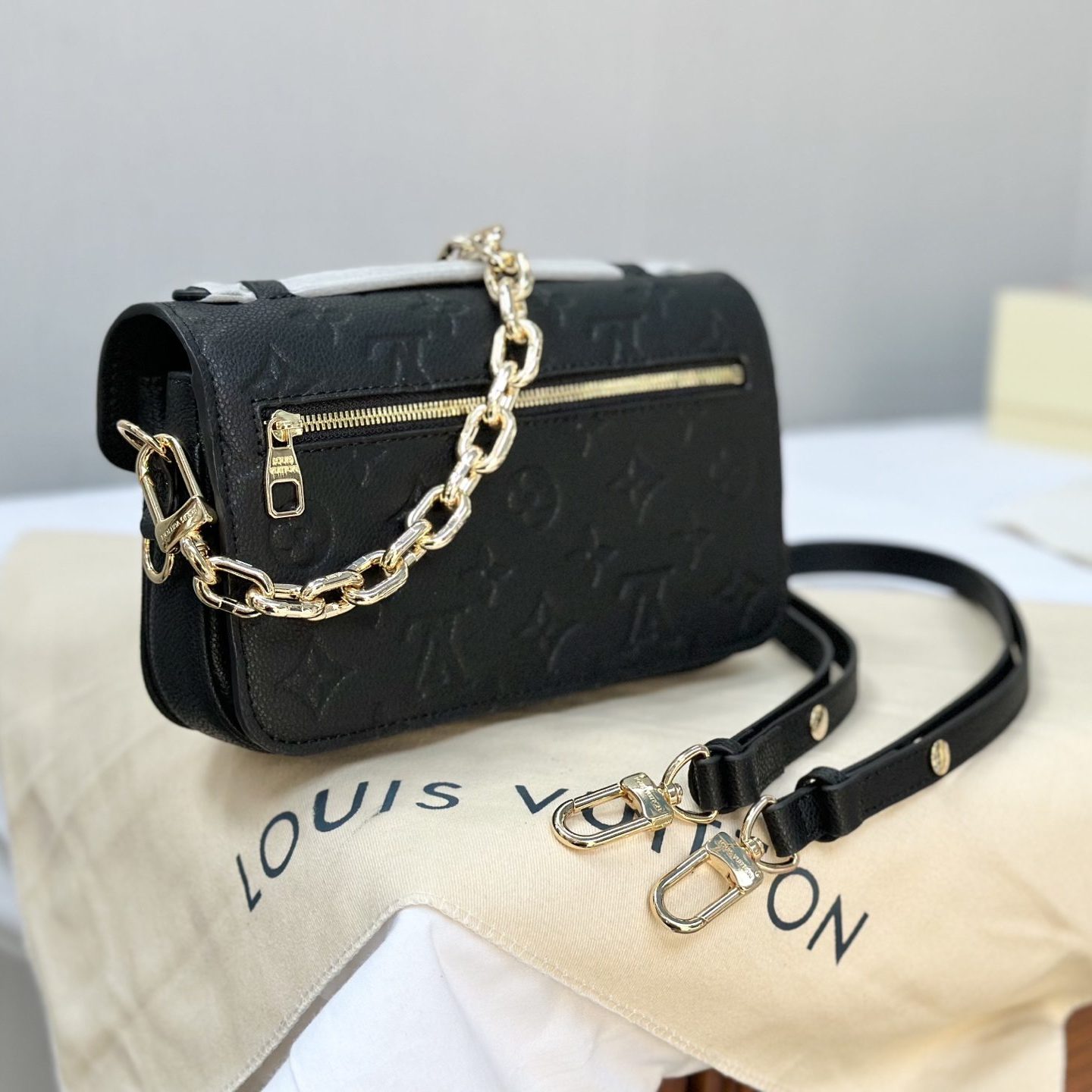 POCHETTE METIS EAST WEST BLACK 21X6X13CM