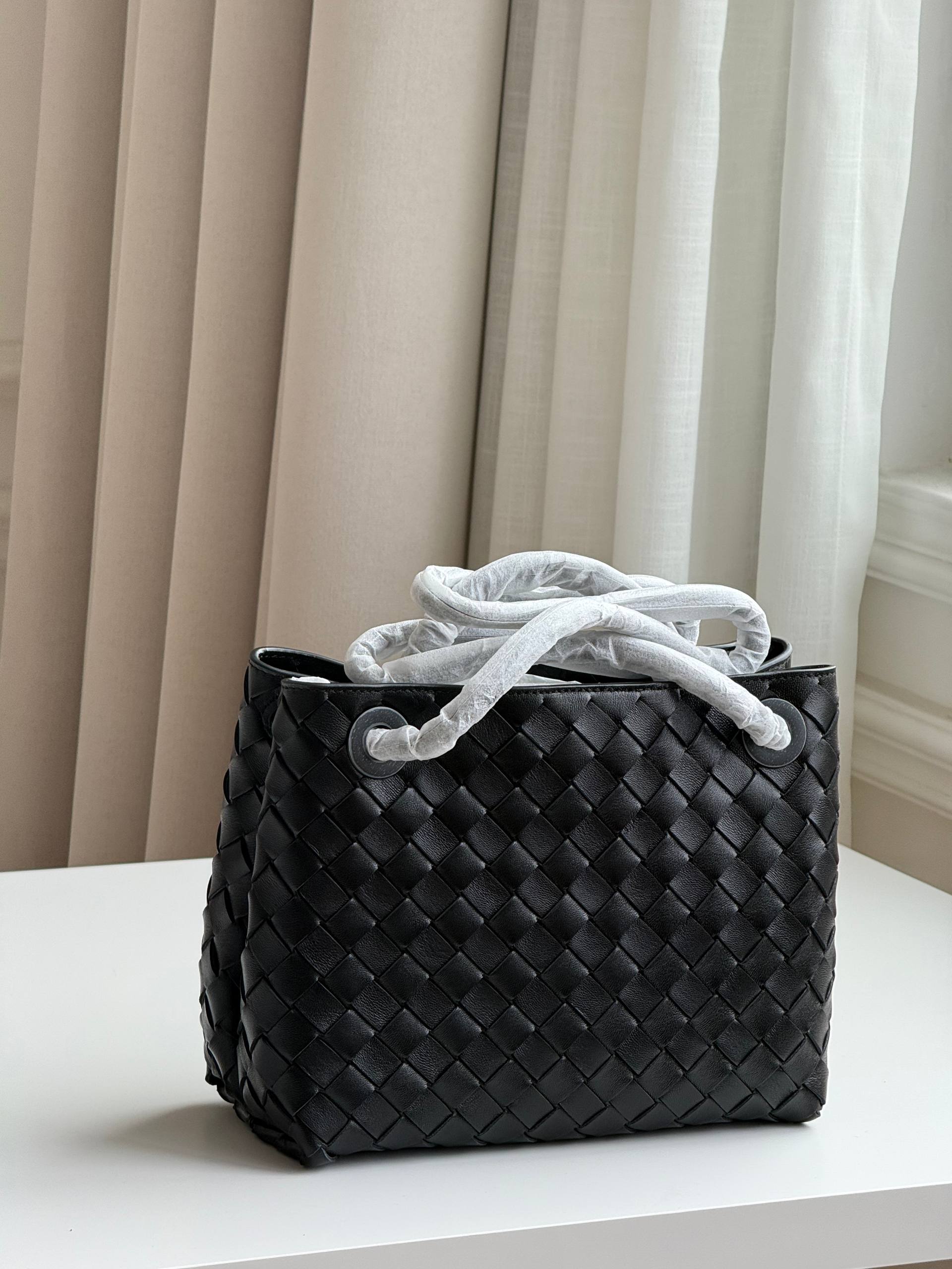 Bottega Veneta Intrecciato Woven Knot Detail Tote Shoulder Bag