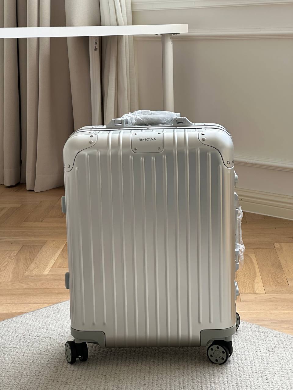 RIMOWA Classic Cabin Silver Aluminum-Magnesium Alloy 4-Wheel Carry-On Suitcase