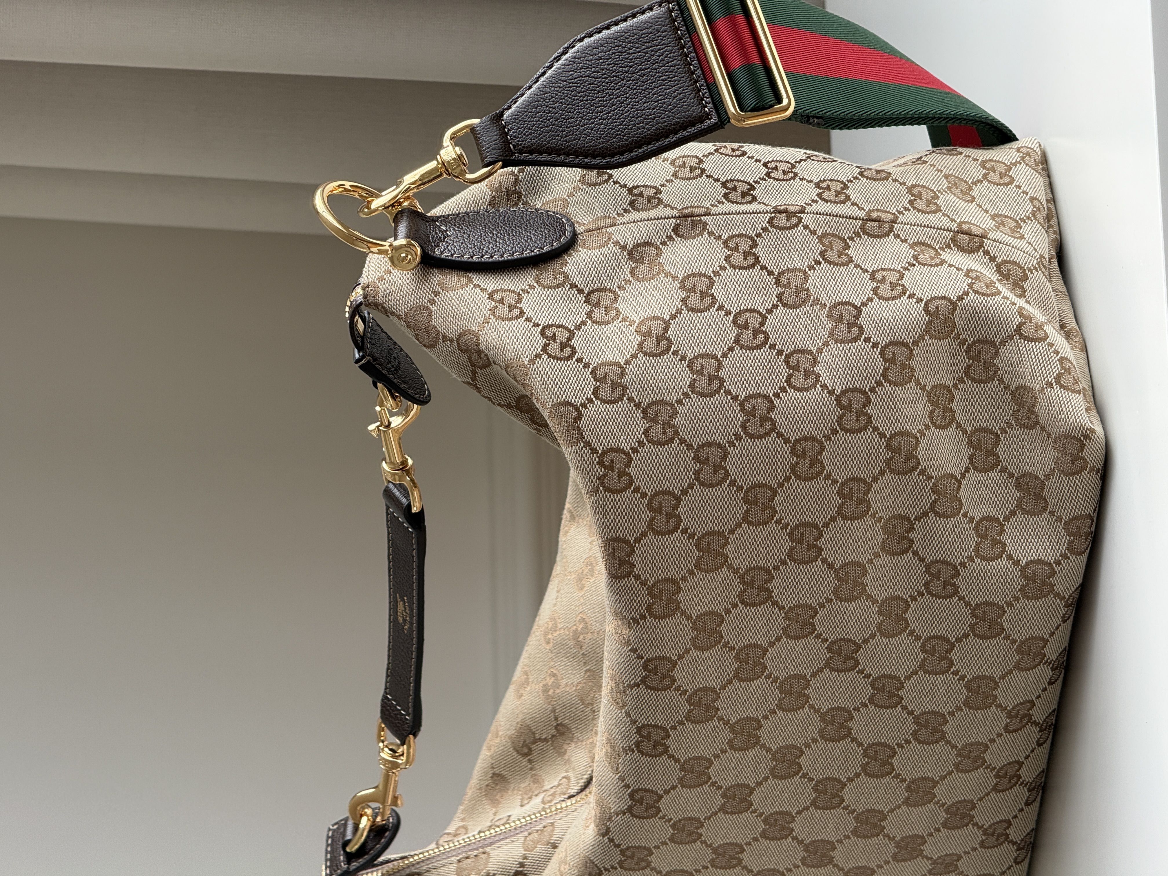 Gucci GG Supreme Canvas Hobo Underarm Tote Bag