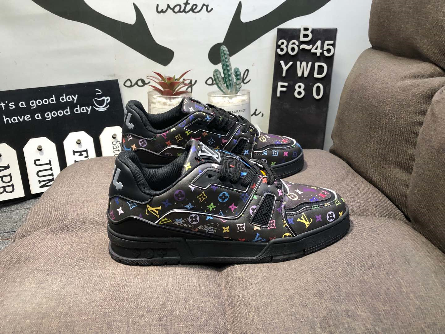 LV Arch Light Sneaker Low Black Color