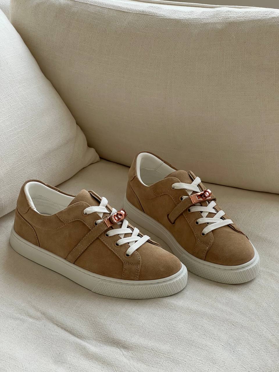 Hermès Khaki Suede Kelly Lock Low-Top Casual Sneakers