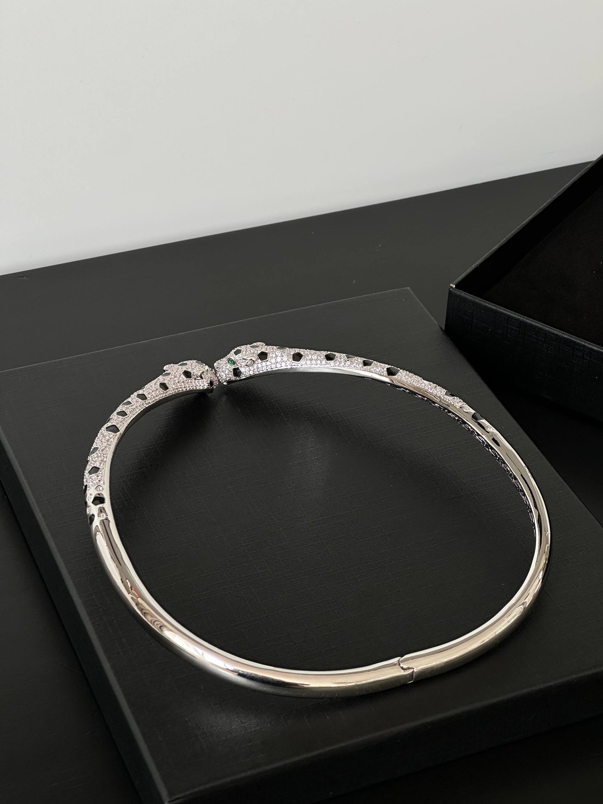 Cartier Double Panther Head Diamond Onyx & Emerald Choker Necklace