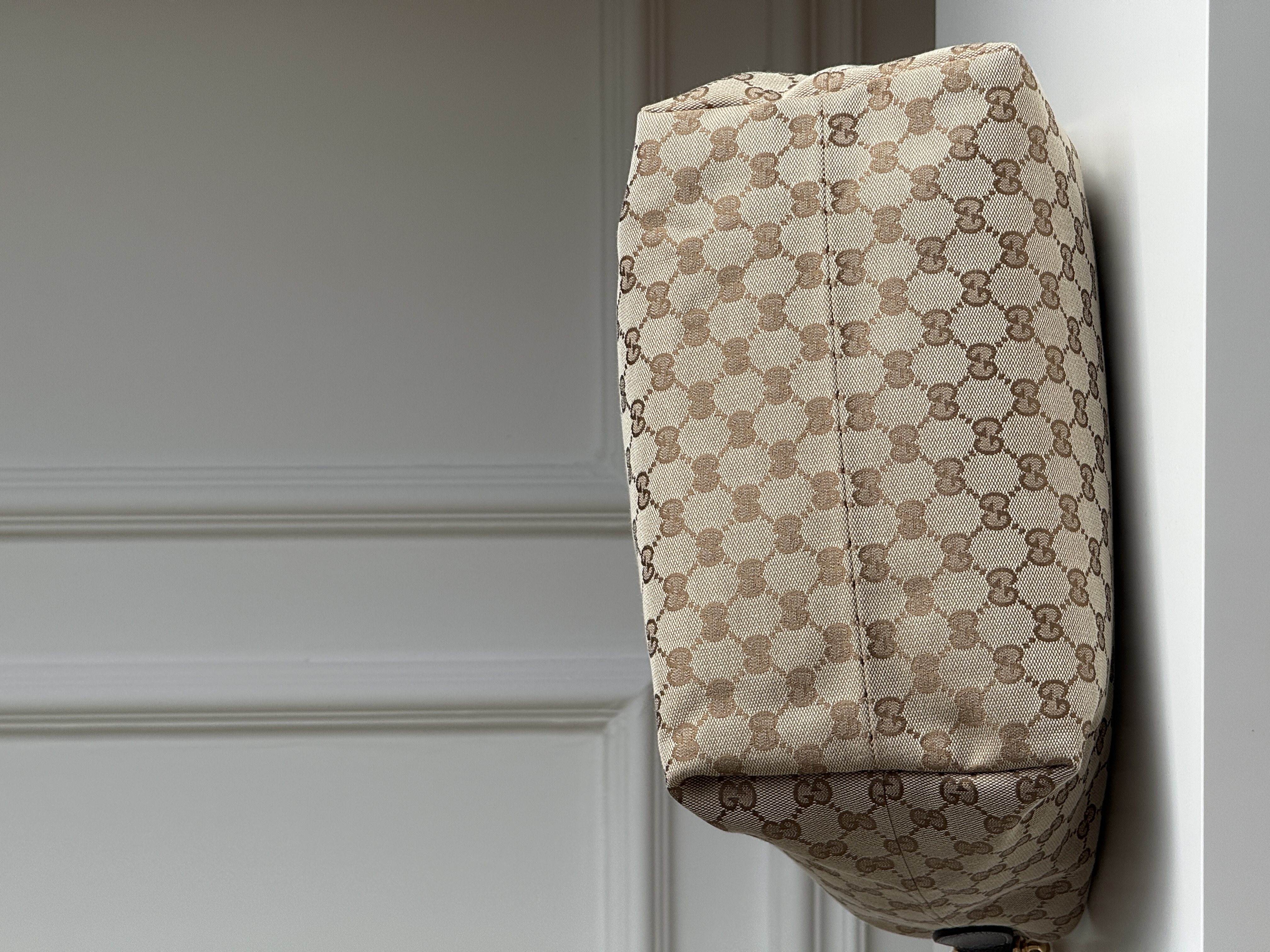Gucci GG Supreme Canvas Hobo Underarm Tote Bag