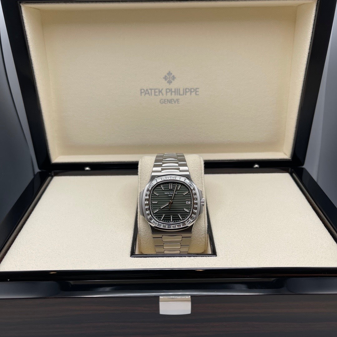 Patek Philippe Nautilus Steel Olive Green Dial Baguette Diamond Bezel 5711/1300A【1:1 Replica】