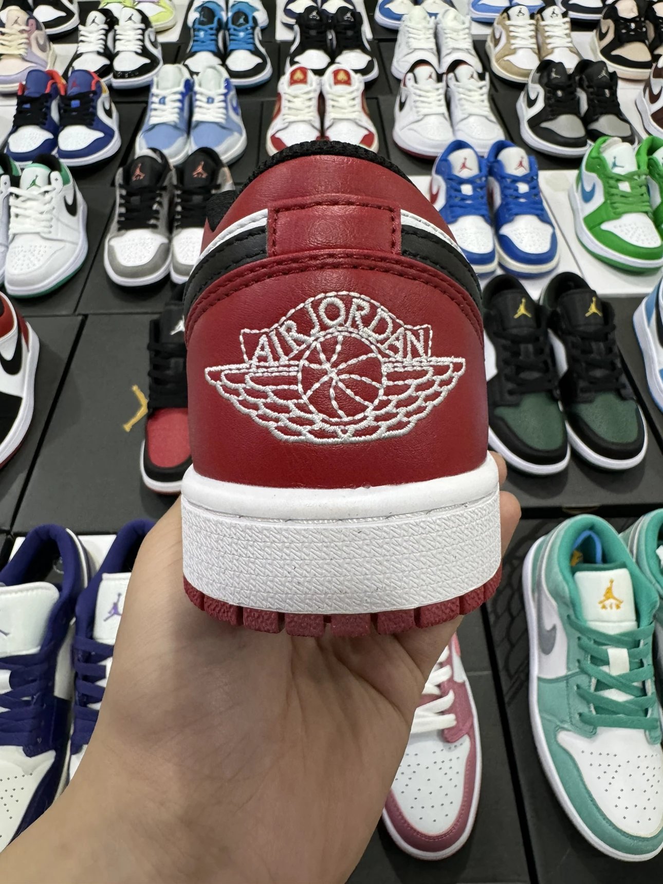 Air Jordan 1 Low Bred Toe