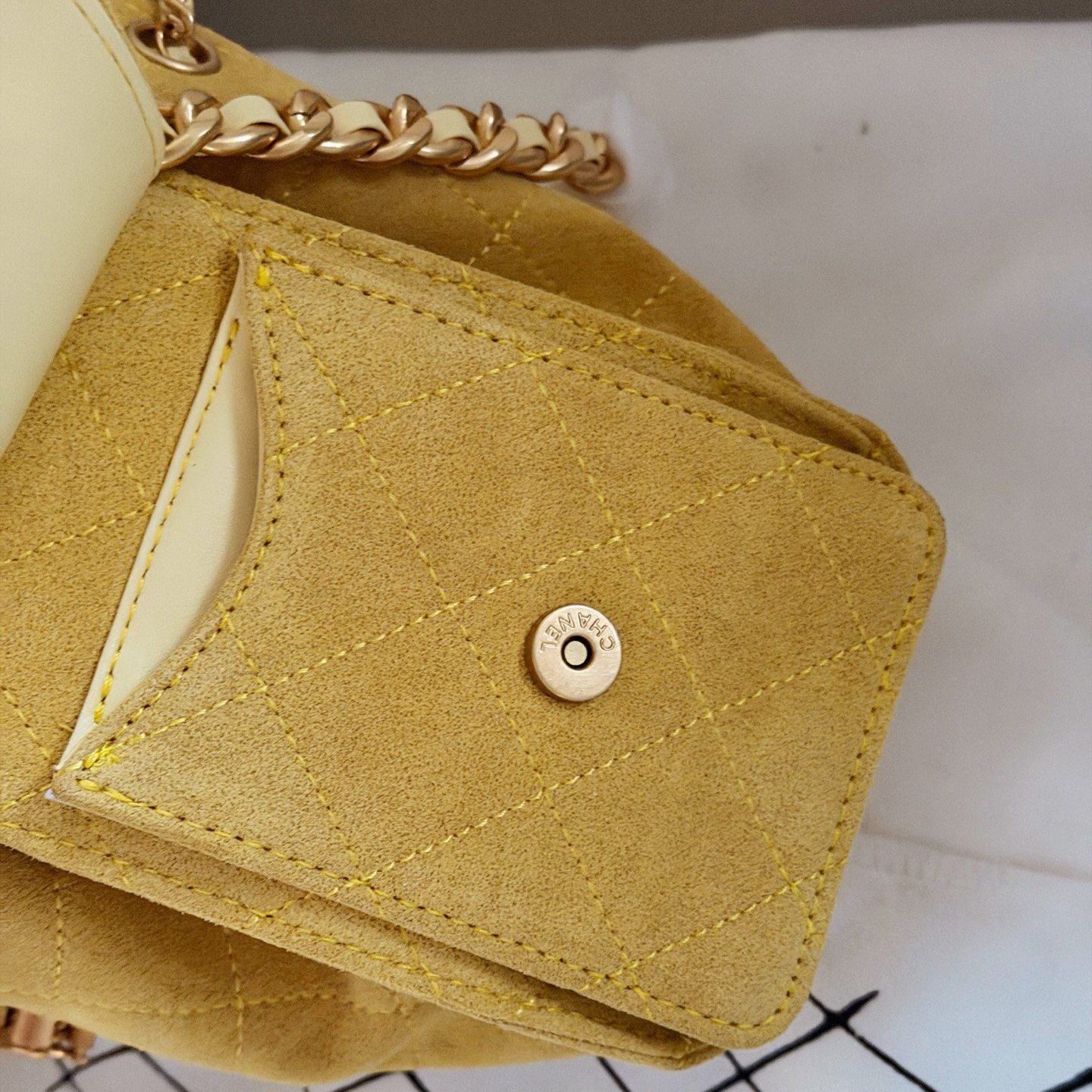 CHANEL 25 LIGHT YELLOW 22CM*15CM