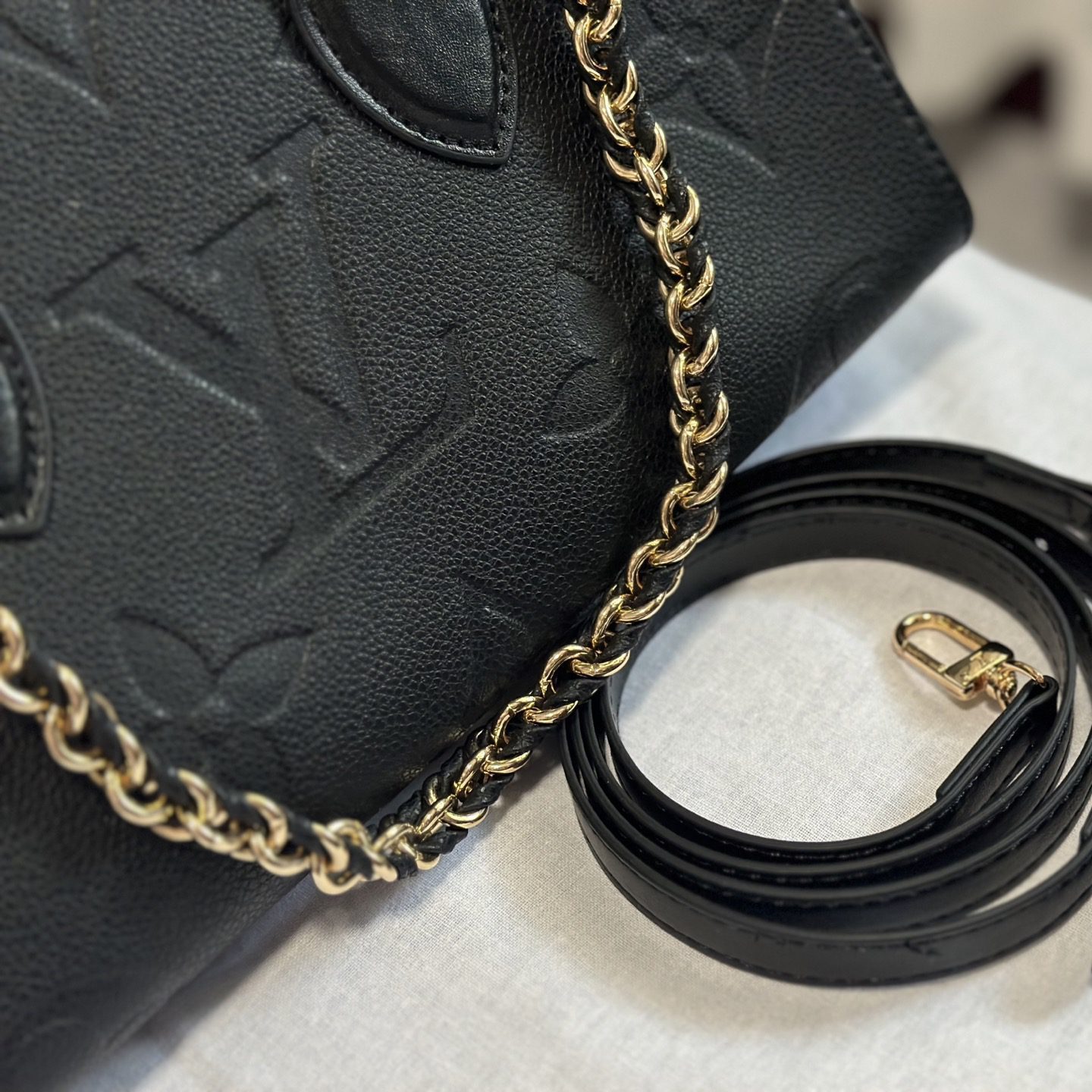 ONTHEGO EAST WEST BLACK MONOGRAM 25X14CM