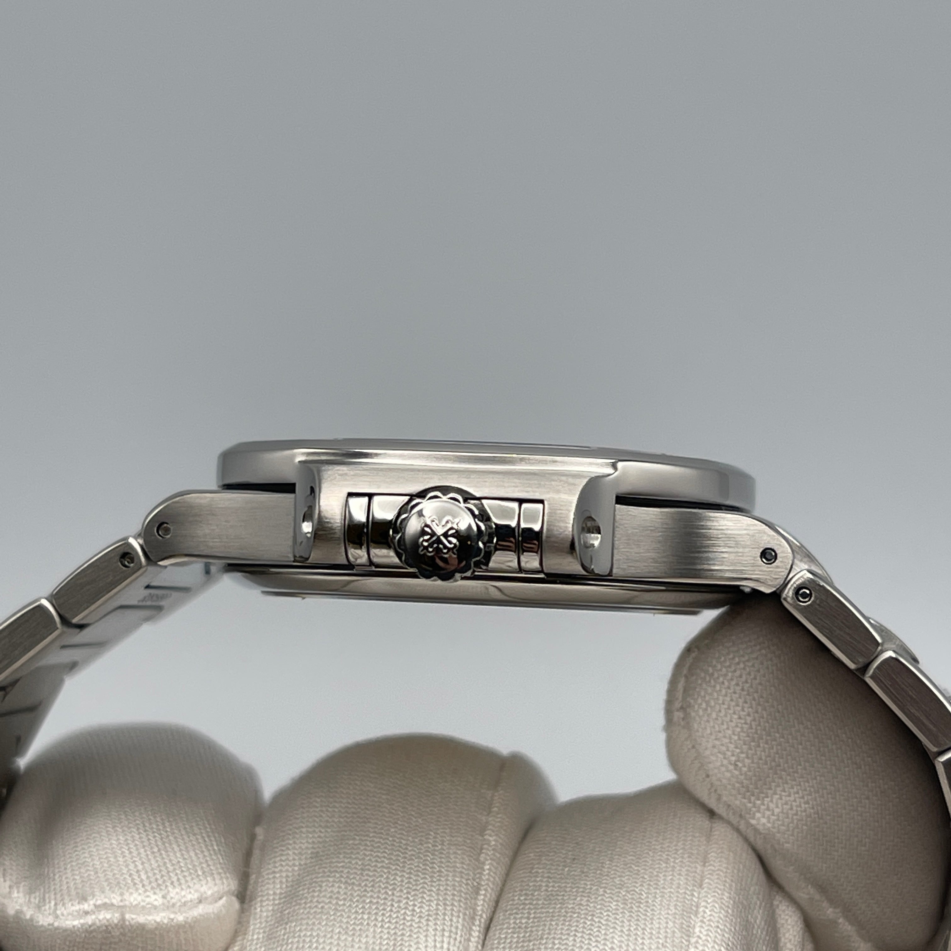 Patek Philippe Ladies' Nautilus Steel Blue Tinted Mother of Pearl Dial Diamond Bezel 7018/1A-010【1:1 Replica】