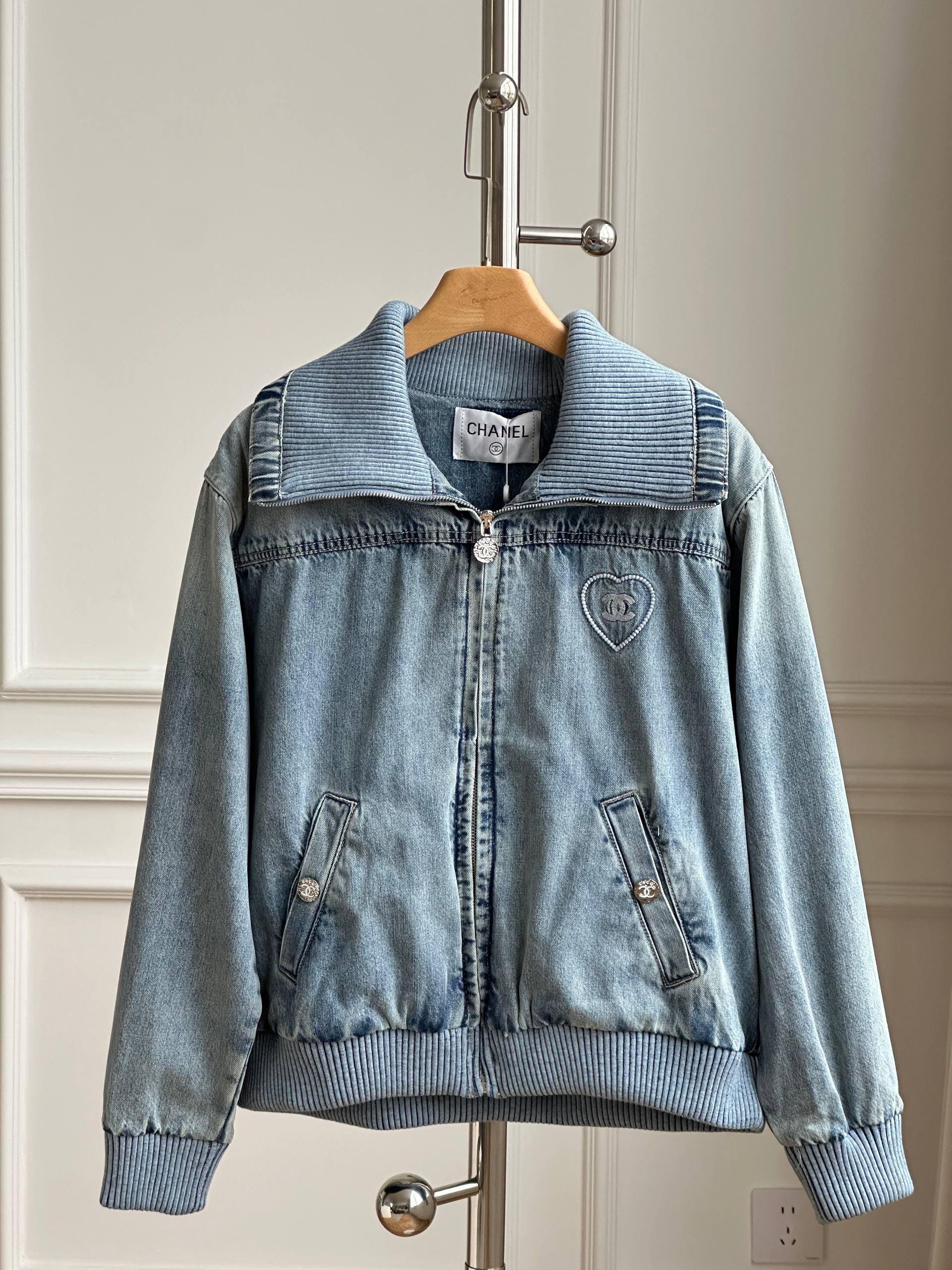 Chanel Heart CC Embroidery Rib Collar Washed Denim Jacket