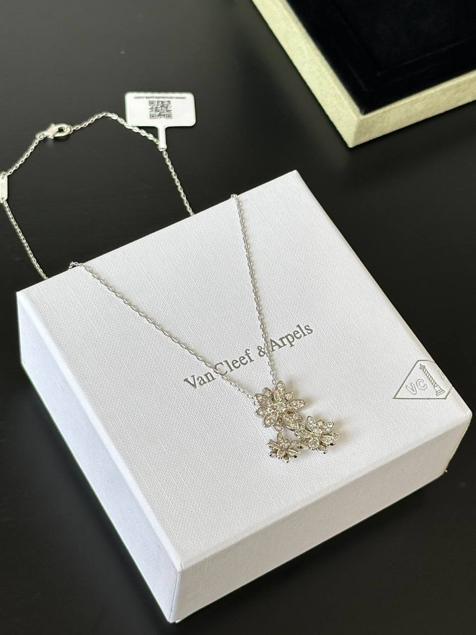 Van Cleef & Arpels Lotus Pendant, 3 Flowers
