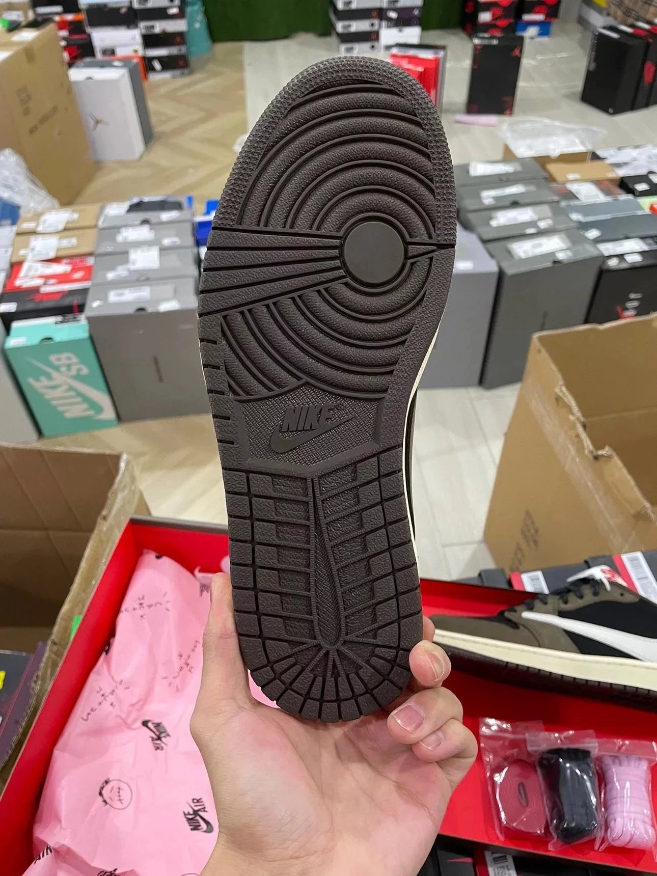 Travis Scott Air Jordan 1 Low Mocha