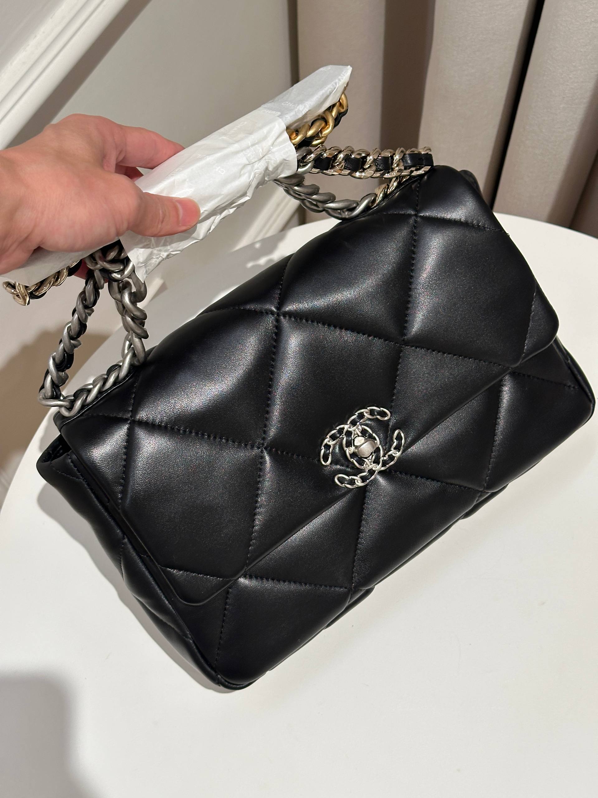CHANEL 19 Handbag, Shiny Lambskin, Black