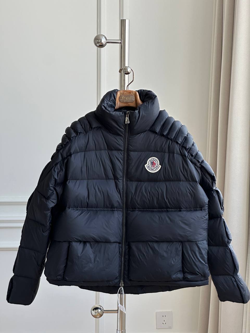 Moncler Black Stand Collar Horizontal Quilt Badge Logo Short Down Jacket