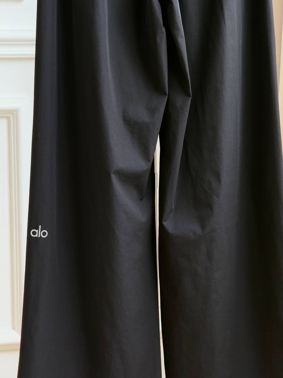 Alo Yoga High-Waist Logo Elastic Waist Wide-Leg Pants