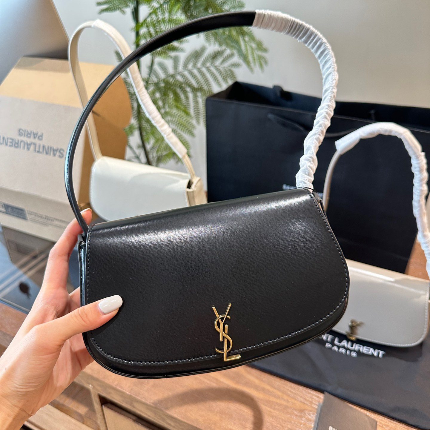 VOLTAIRE IN BOX SAINT LAURENT WHITE 13.5X17.5X5CM
