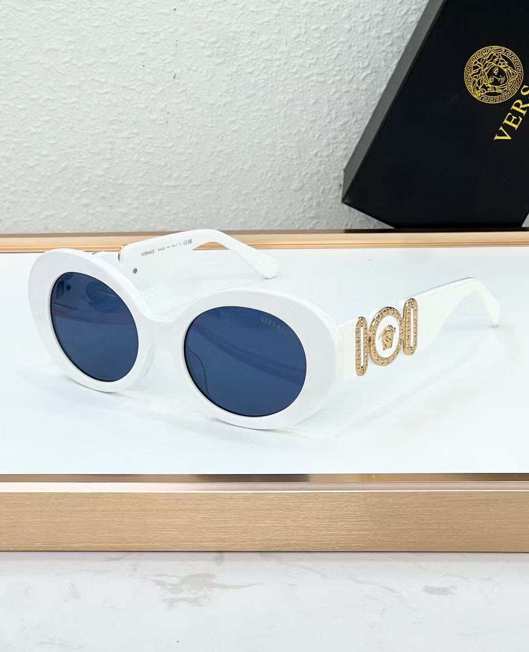Versace Fashionable Sunglasses