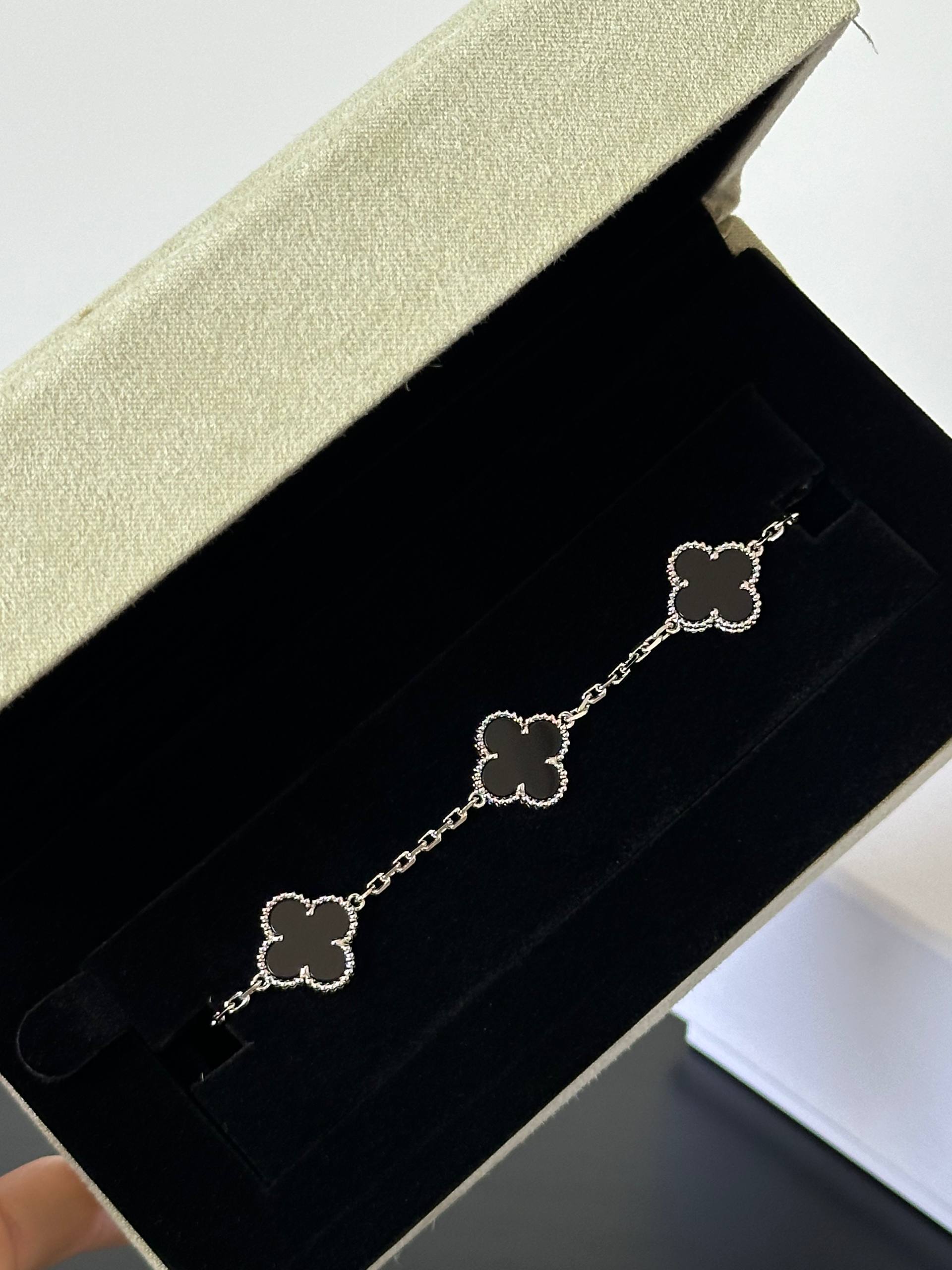 VCA Black Onyx 5-Motifs Bracelet