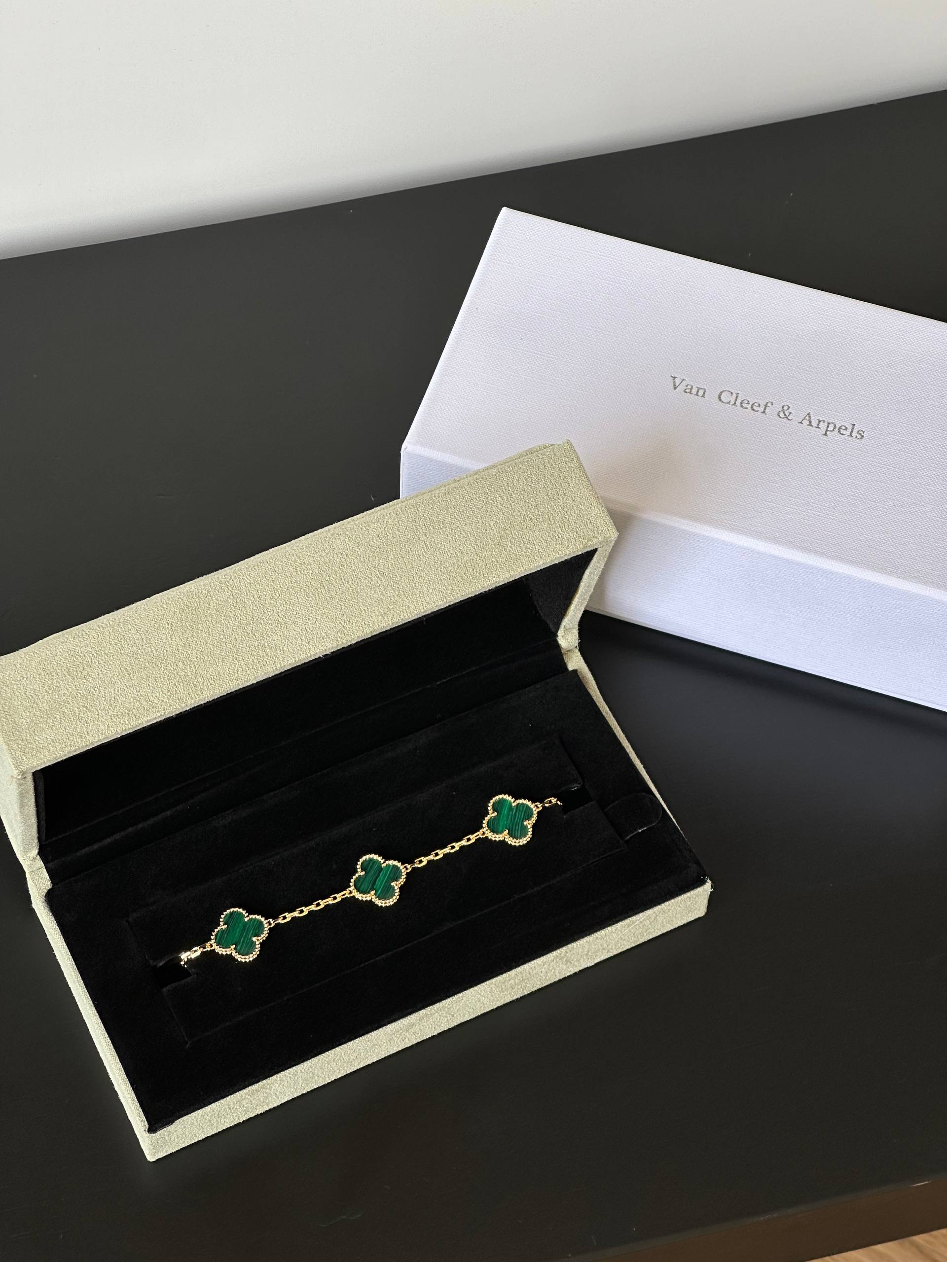 VCA Malachite 5-Motifs Bracelet