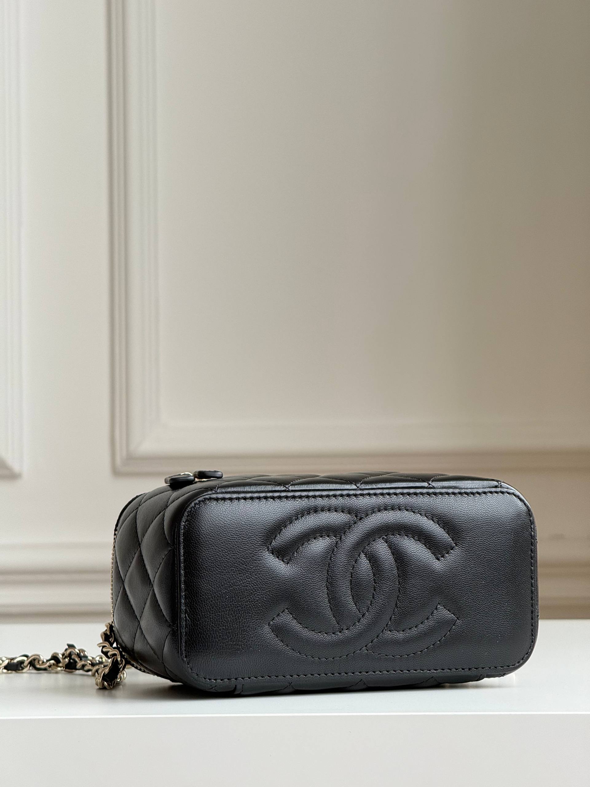 CHANEL Vanity