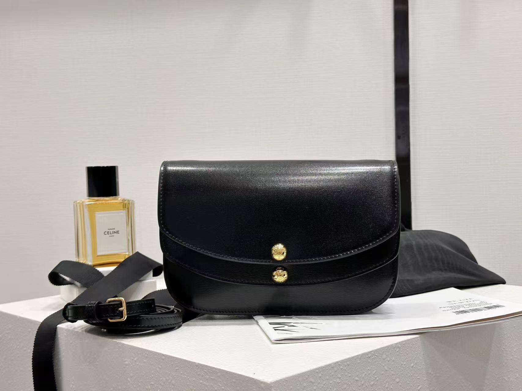 Céline  𝑫𝑼𝑶 Belt Wallet (Top Quality)