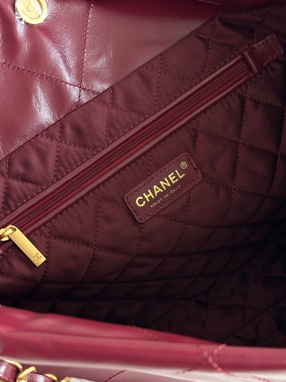 CHANEL 22 Quilted Shiny Calfskin Tote Bag in Burgundy