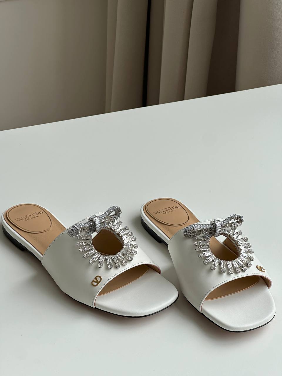Valentino White Smooth Calfskin Crystal Sun Ring Bow Flat Slide Sandals