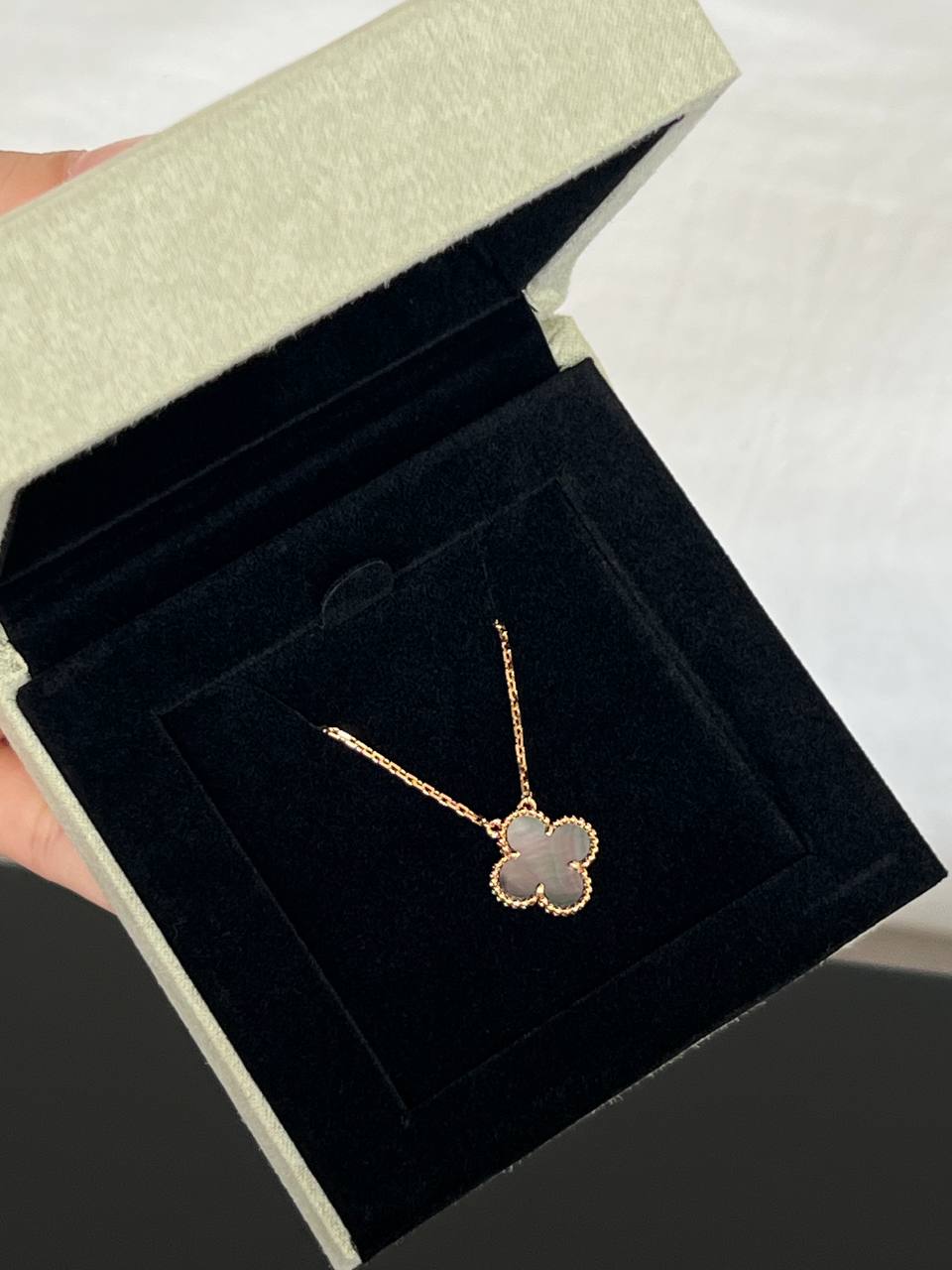 Van Cleef & Arpels Single Clover White Mother of Pearl Yellow Gold Necklace