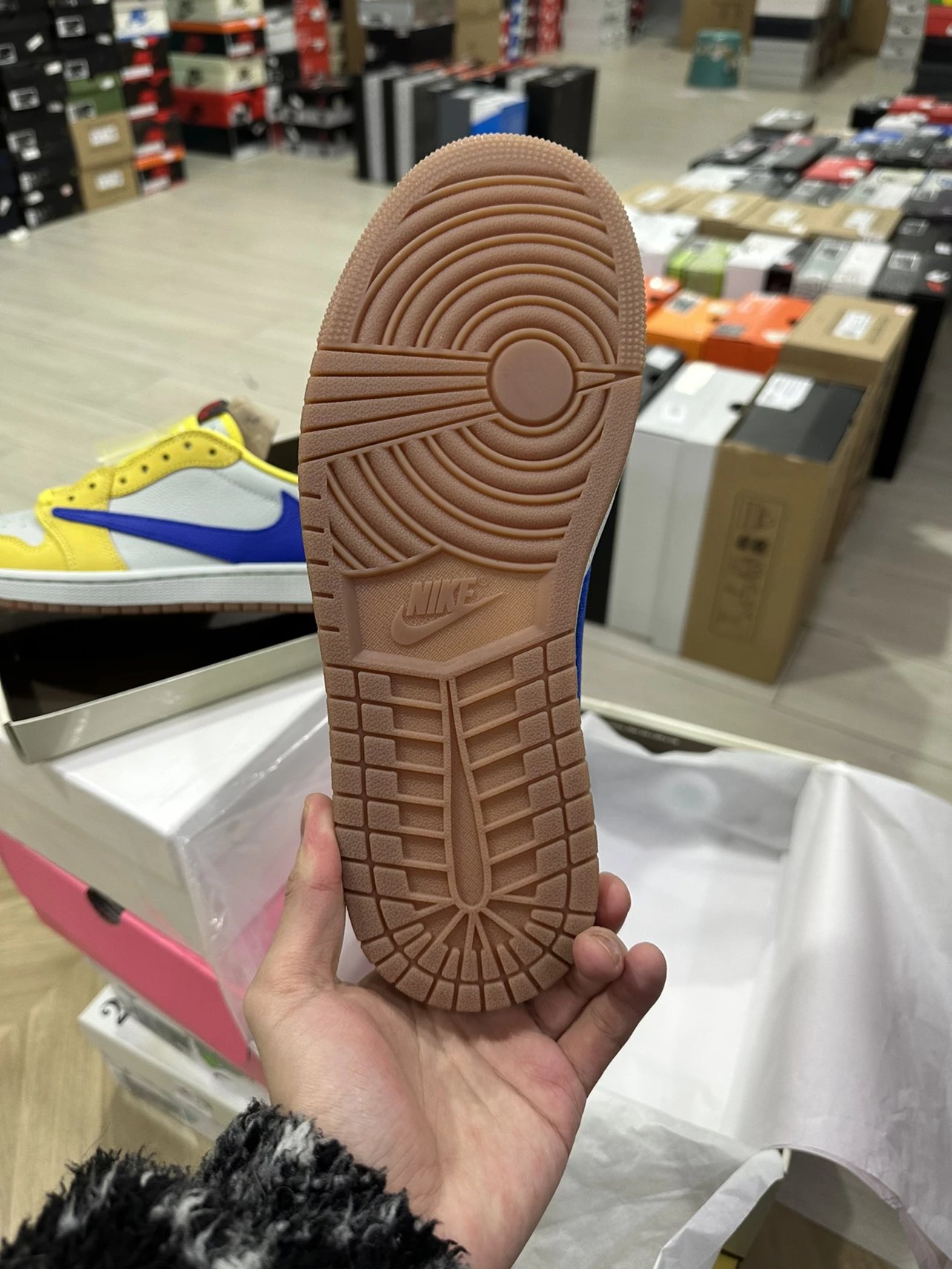 Air Jordan 1 Retro Low Travis Scott Canary