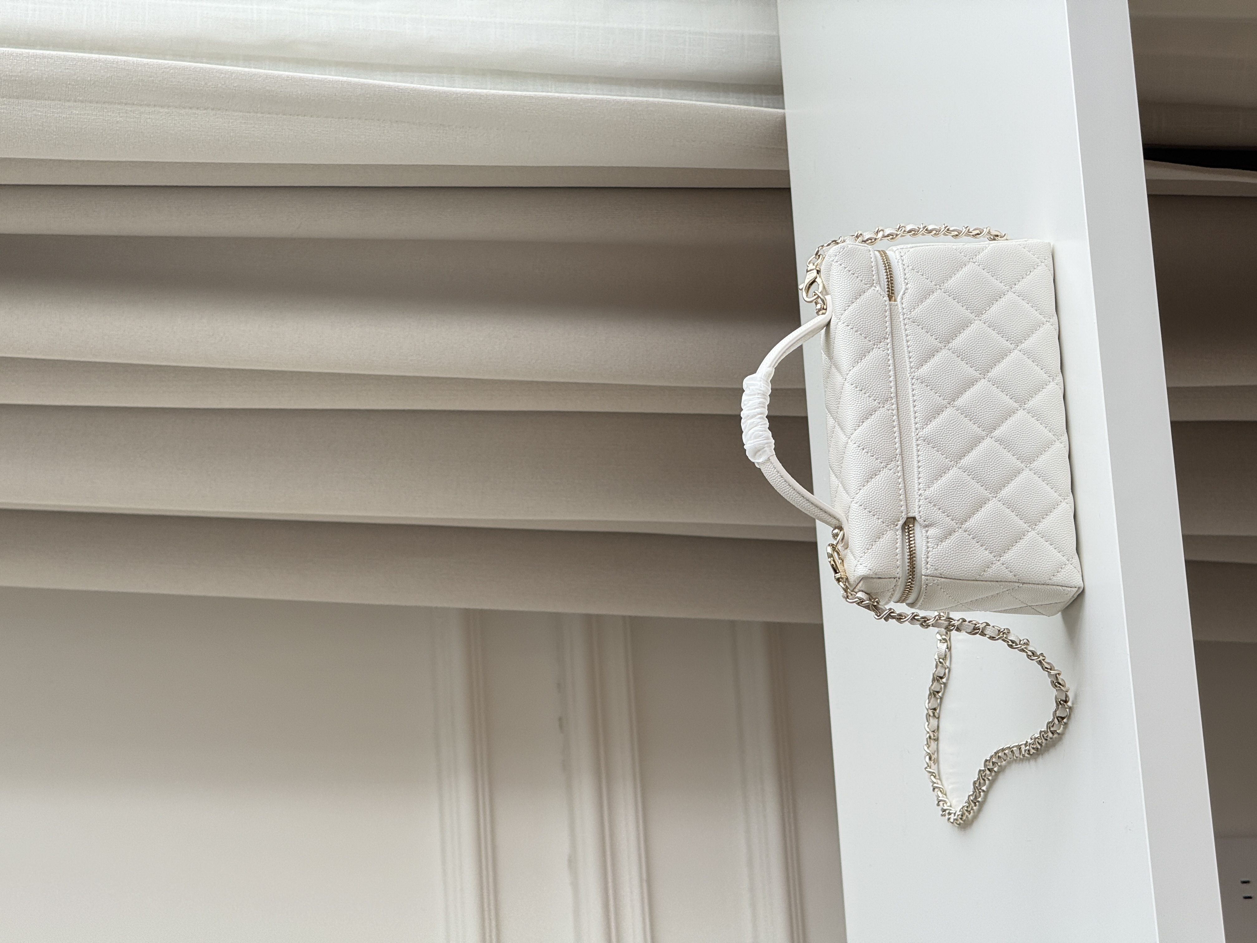 CHANEL 25C/25P Long Vanity Case with Chain