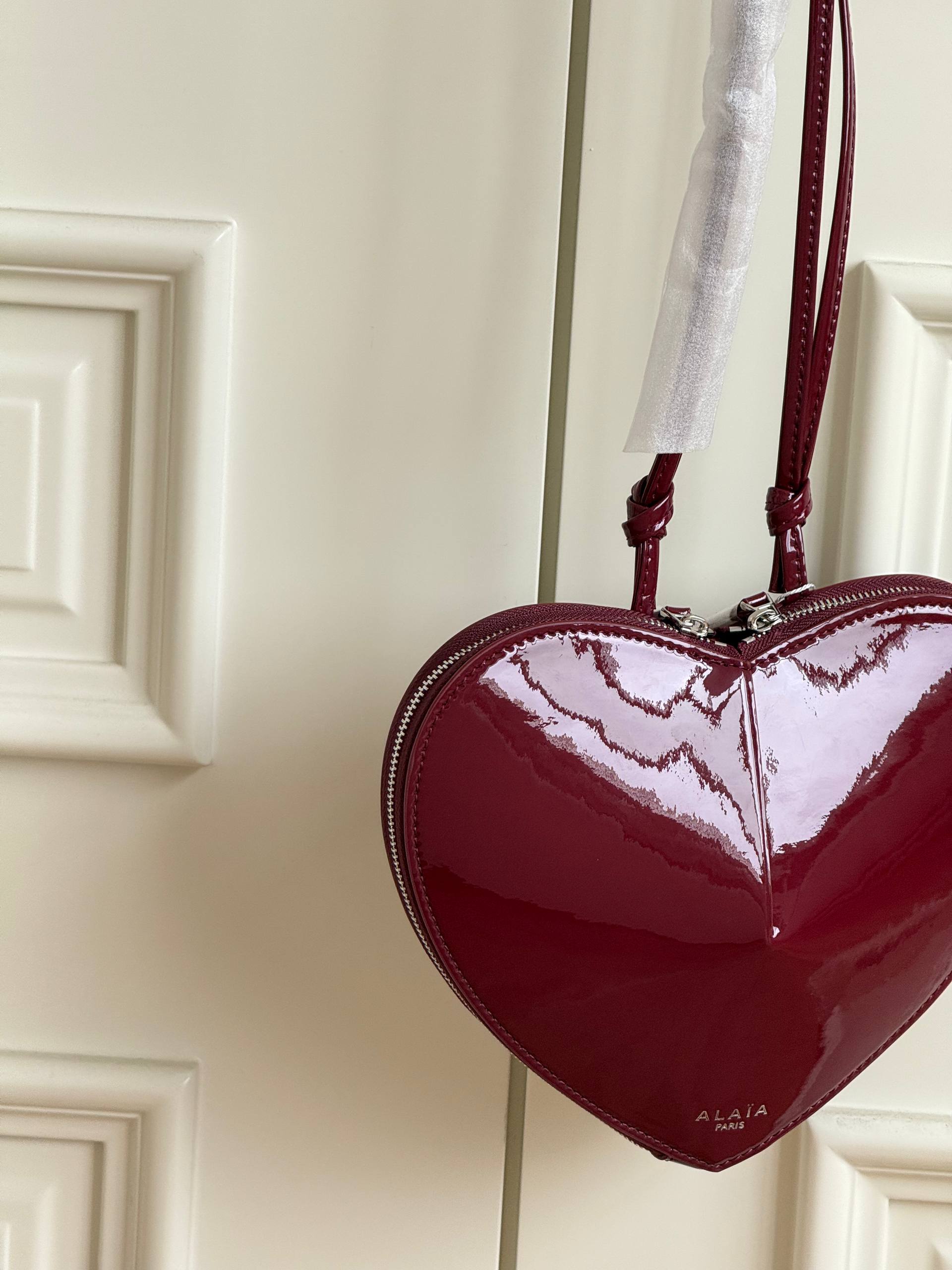 Alaïa Le Cœur Patent Leather Heart-Shaped Shoulder Bag