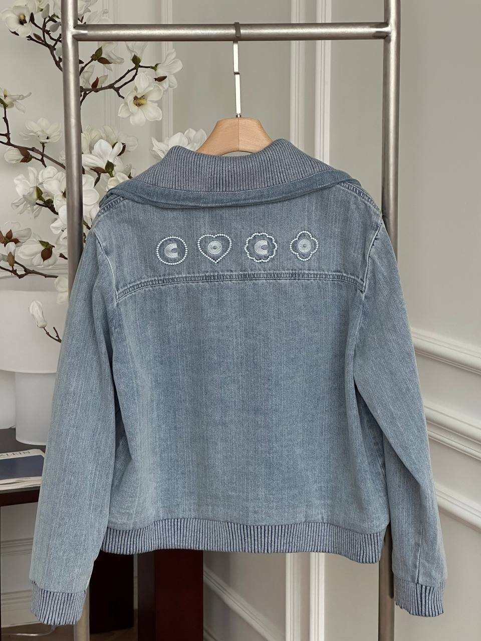 CHANEL Heart Pearl Interlocking CC Embroidery Collared Washed Denim Jacket
