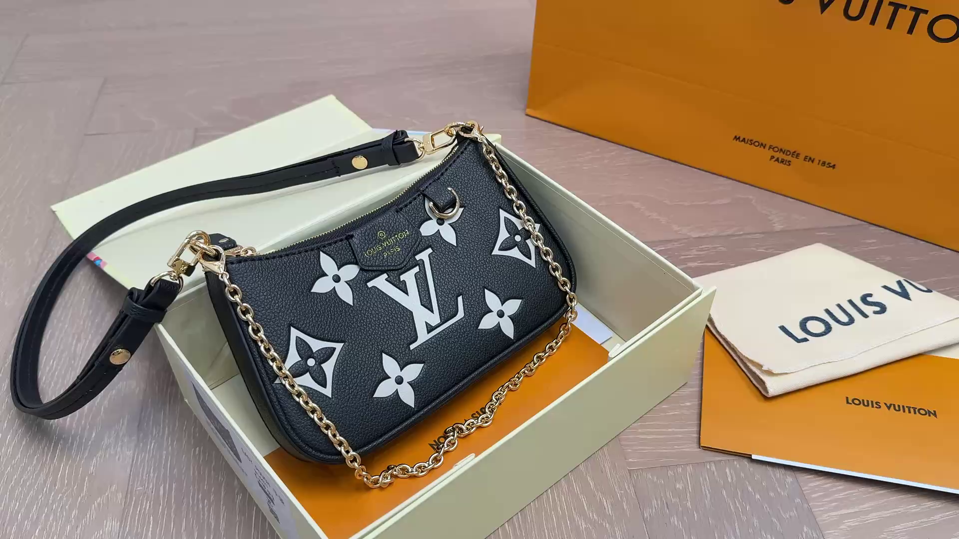LV  Leather bag